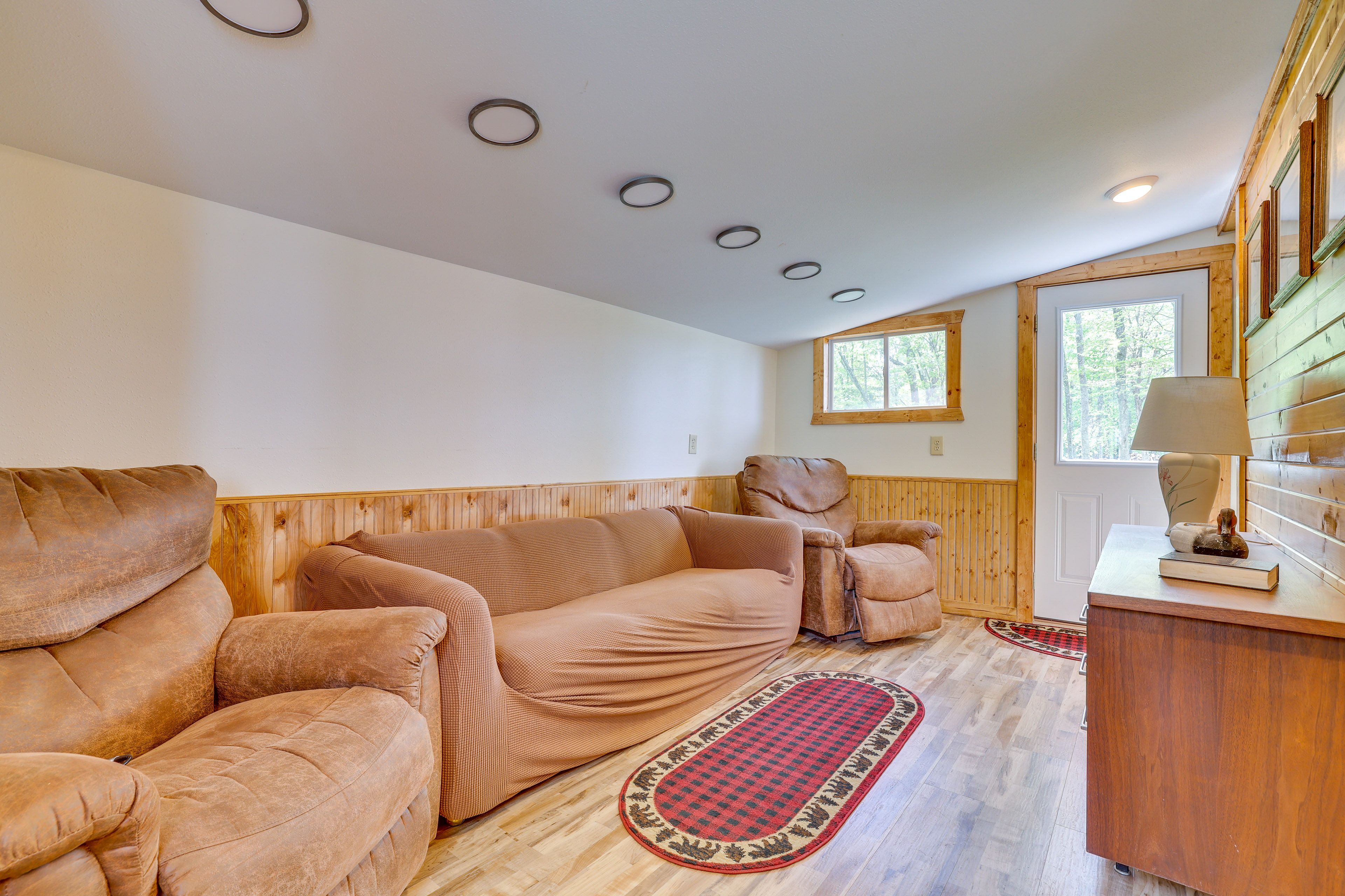 Family Room | Queen Sleeper Sofa | 1st Floor