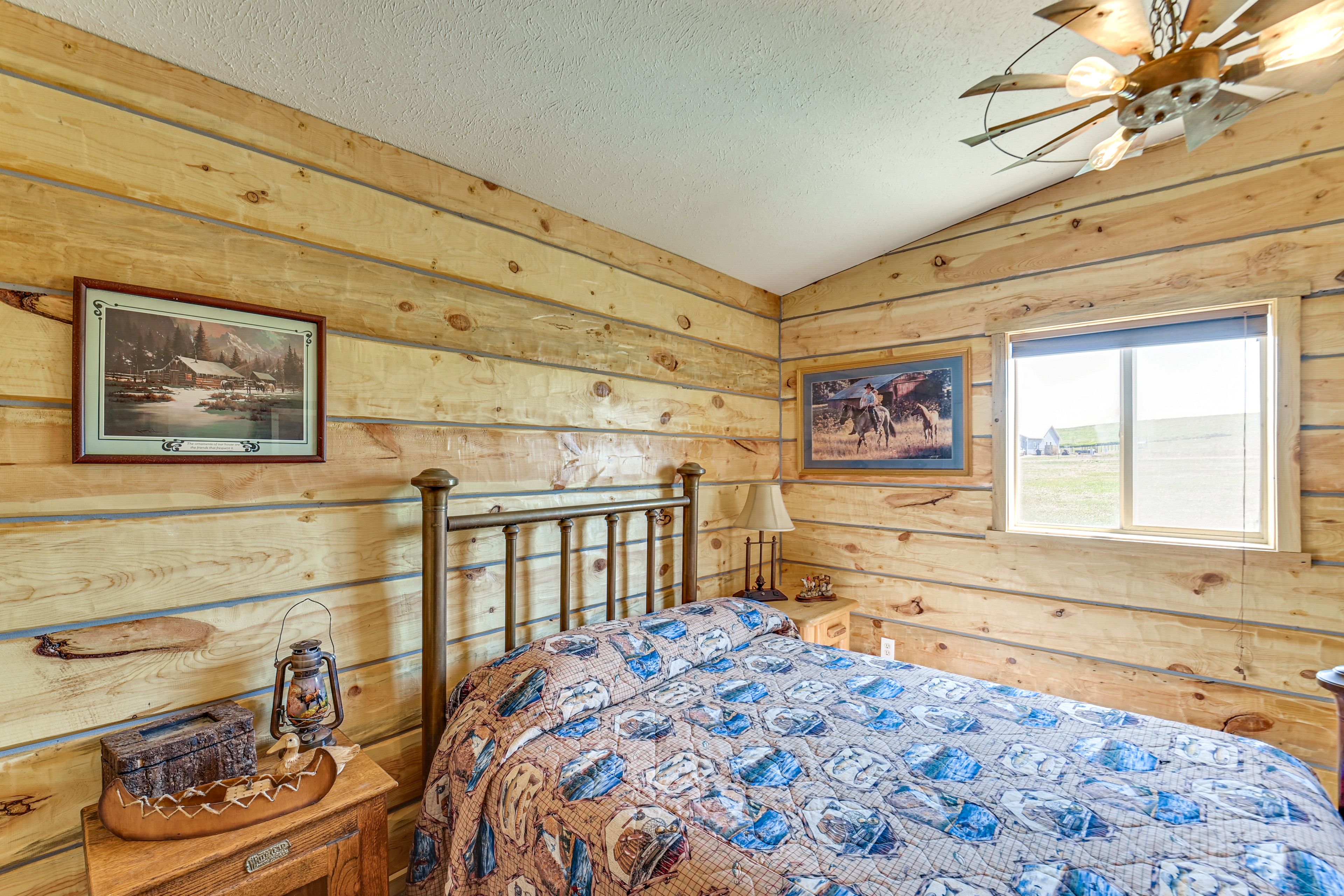 Bedroom 1 | Queen Bed | En-Suite Bathroom