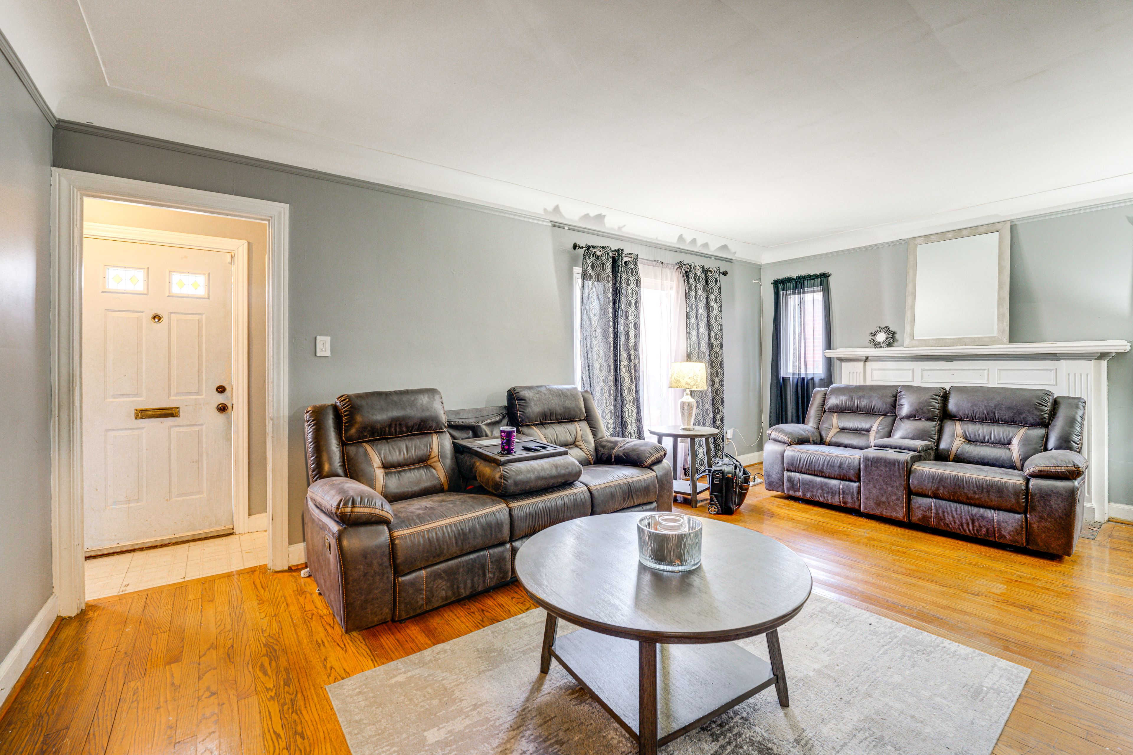 Living Room | Central A/C & Heat | Smart TV | Free WiFi | 1st Floor