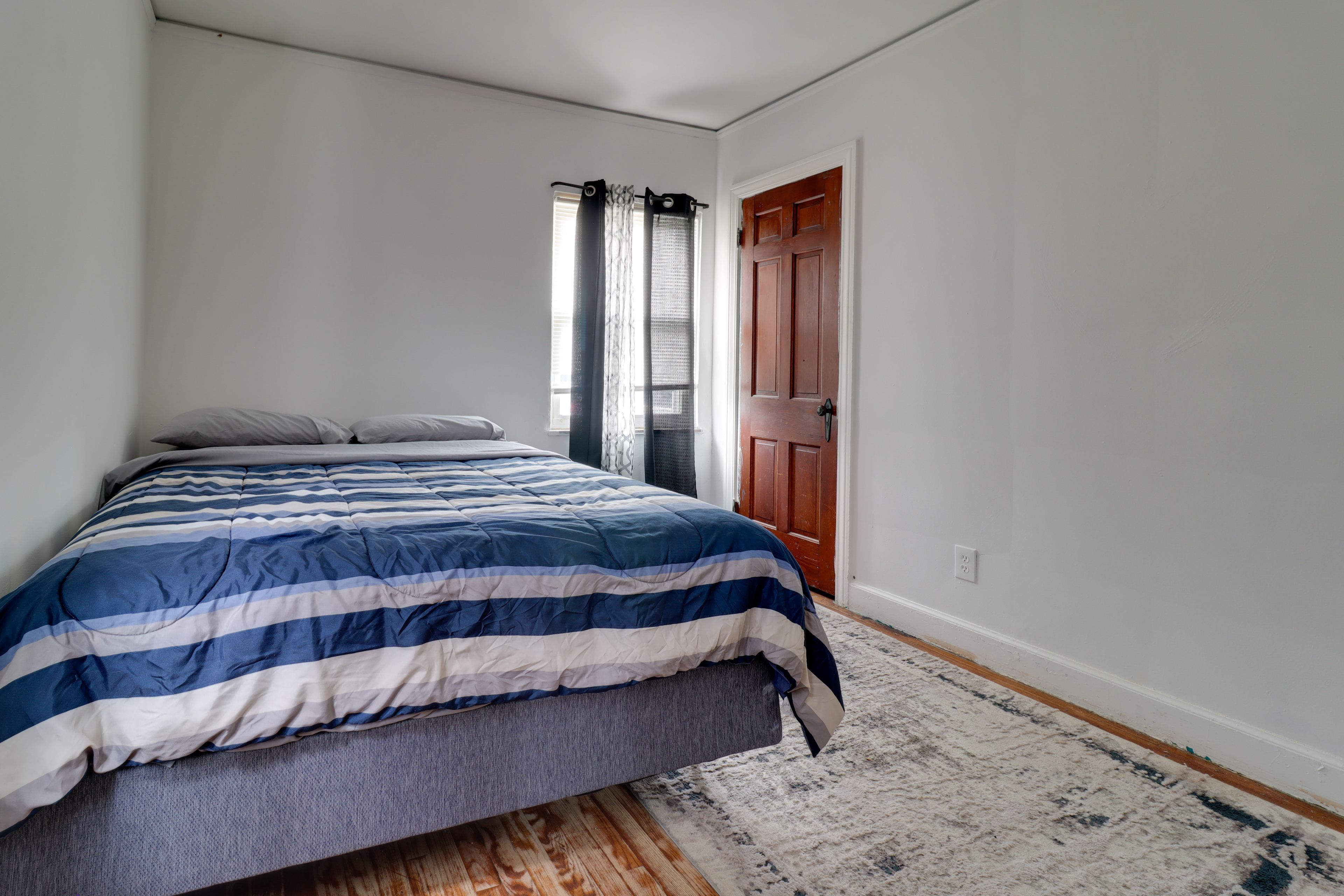 Bedroom 2 | Queen Bed | 1st Floor