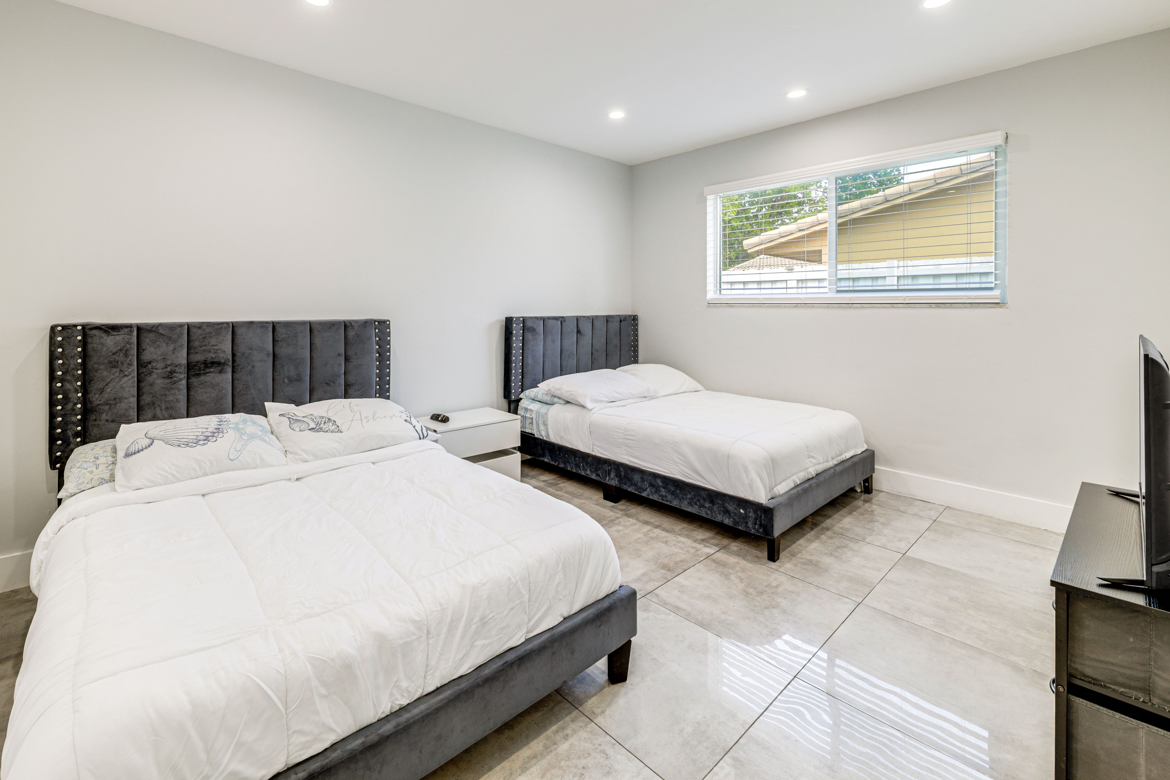 Bedroom 3 | 2 Full Beds | Smart TV