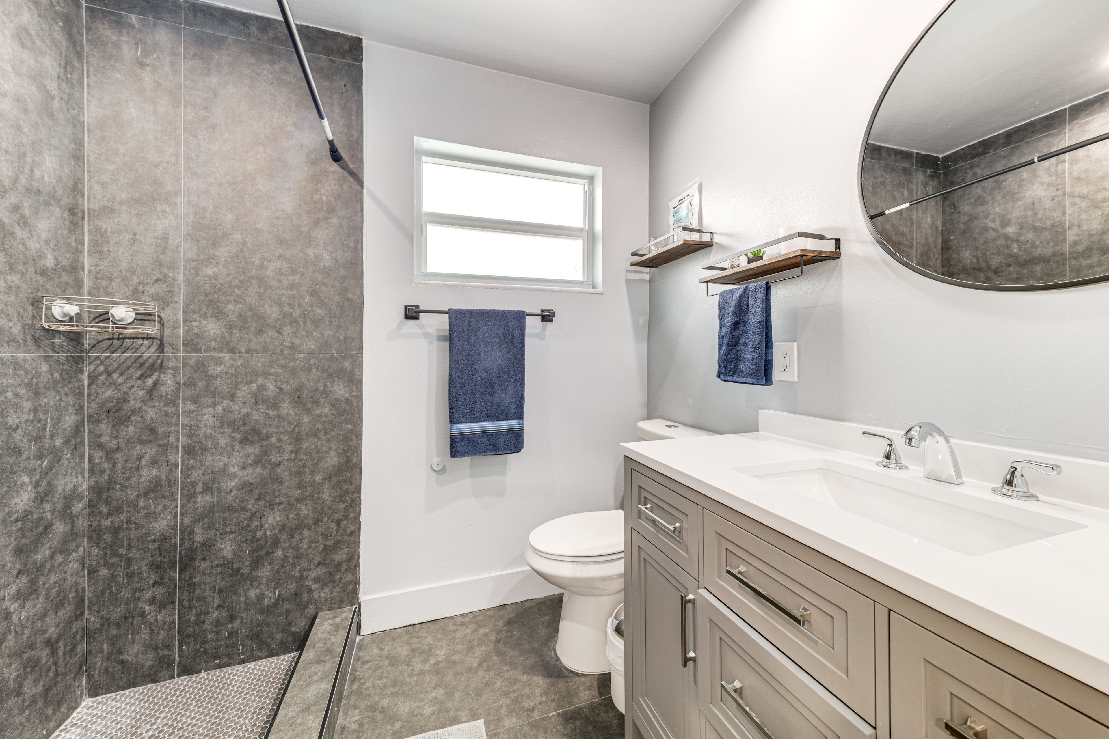 En-Suite Bathroom | Towels Provided