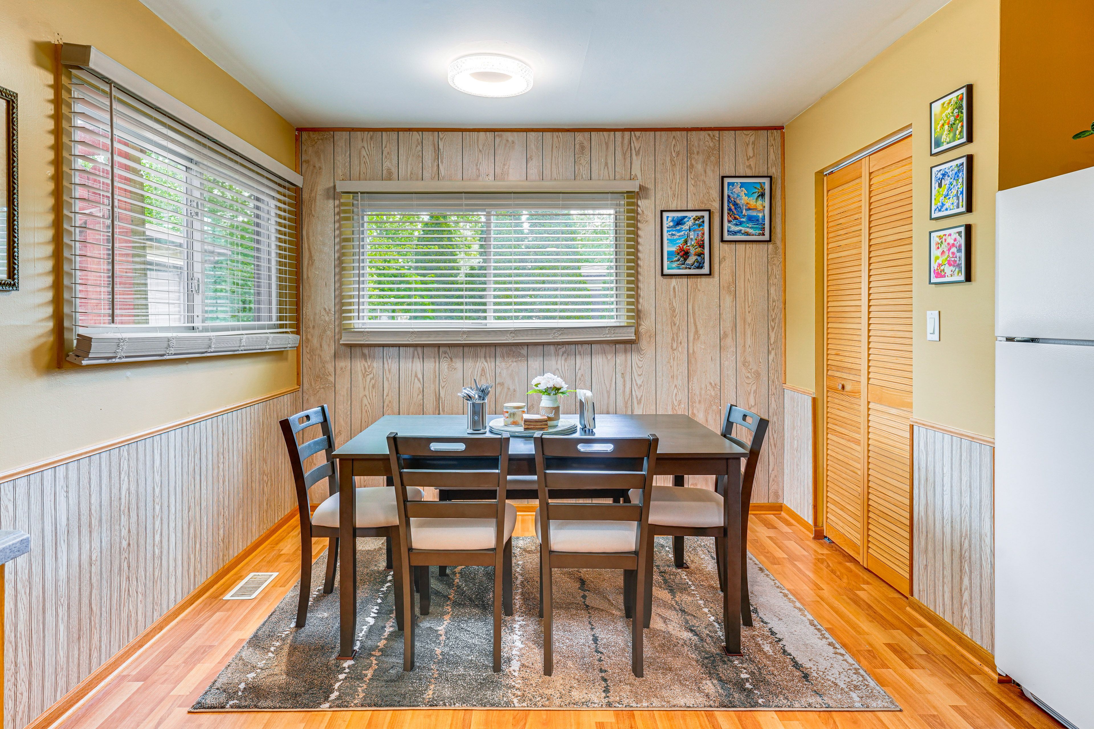 Dining Area | Dining Table