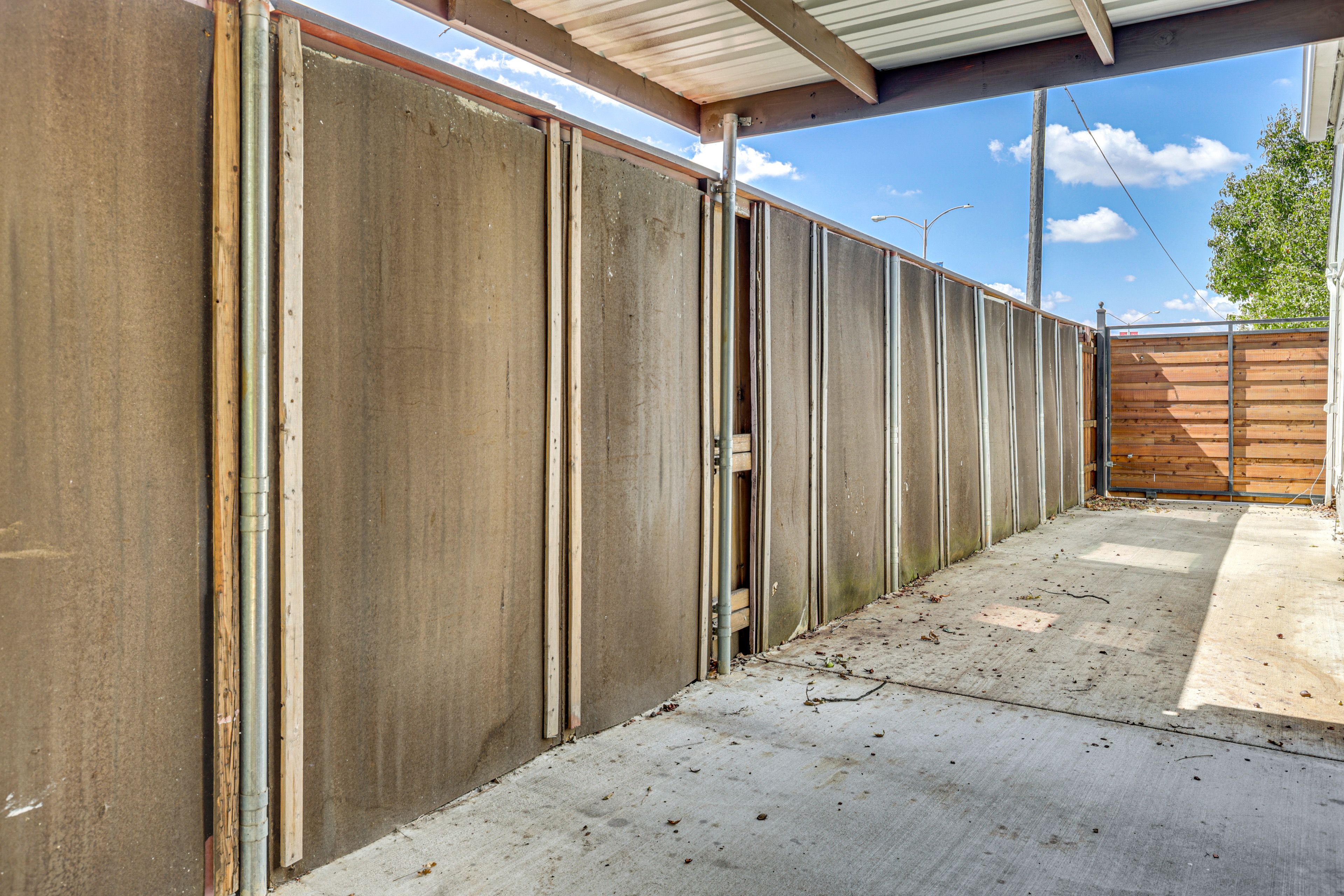 Parking | Carport (1 Vehicle) | Driveway (1 Vehicle) | Street Parking