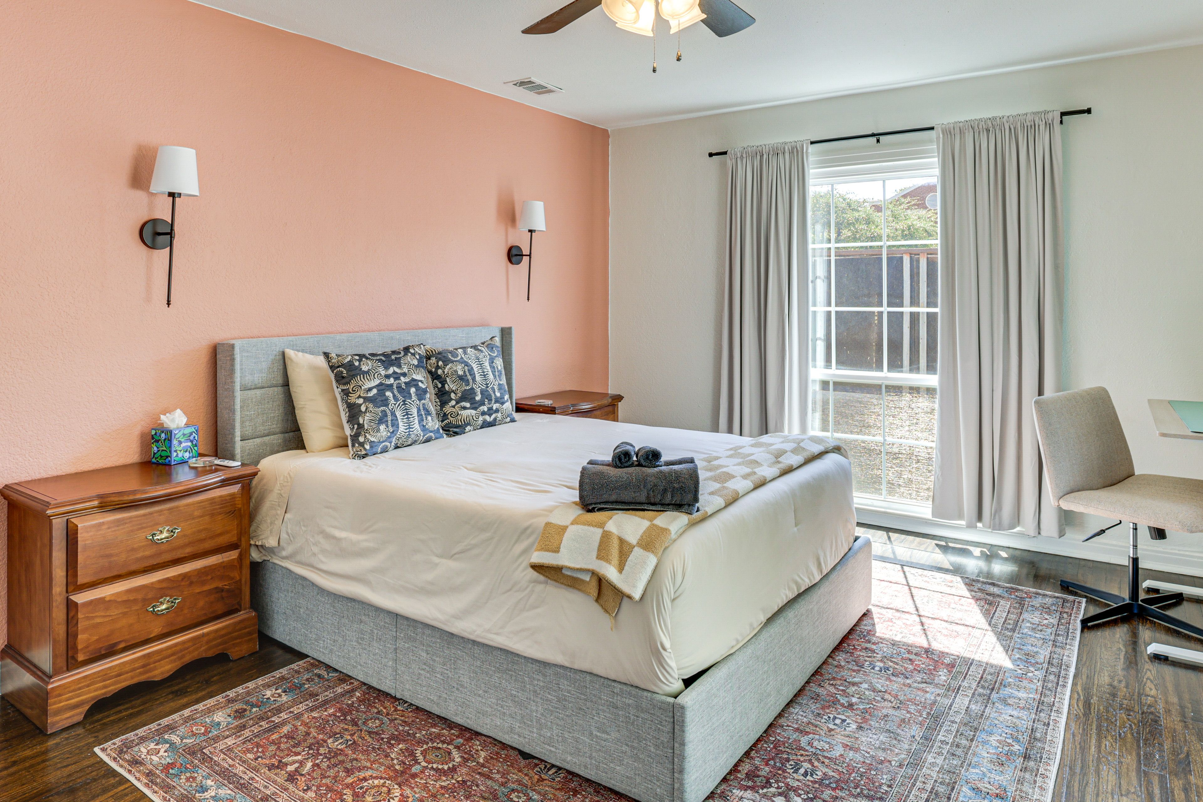 Bedroom 2 | Queen Bed