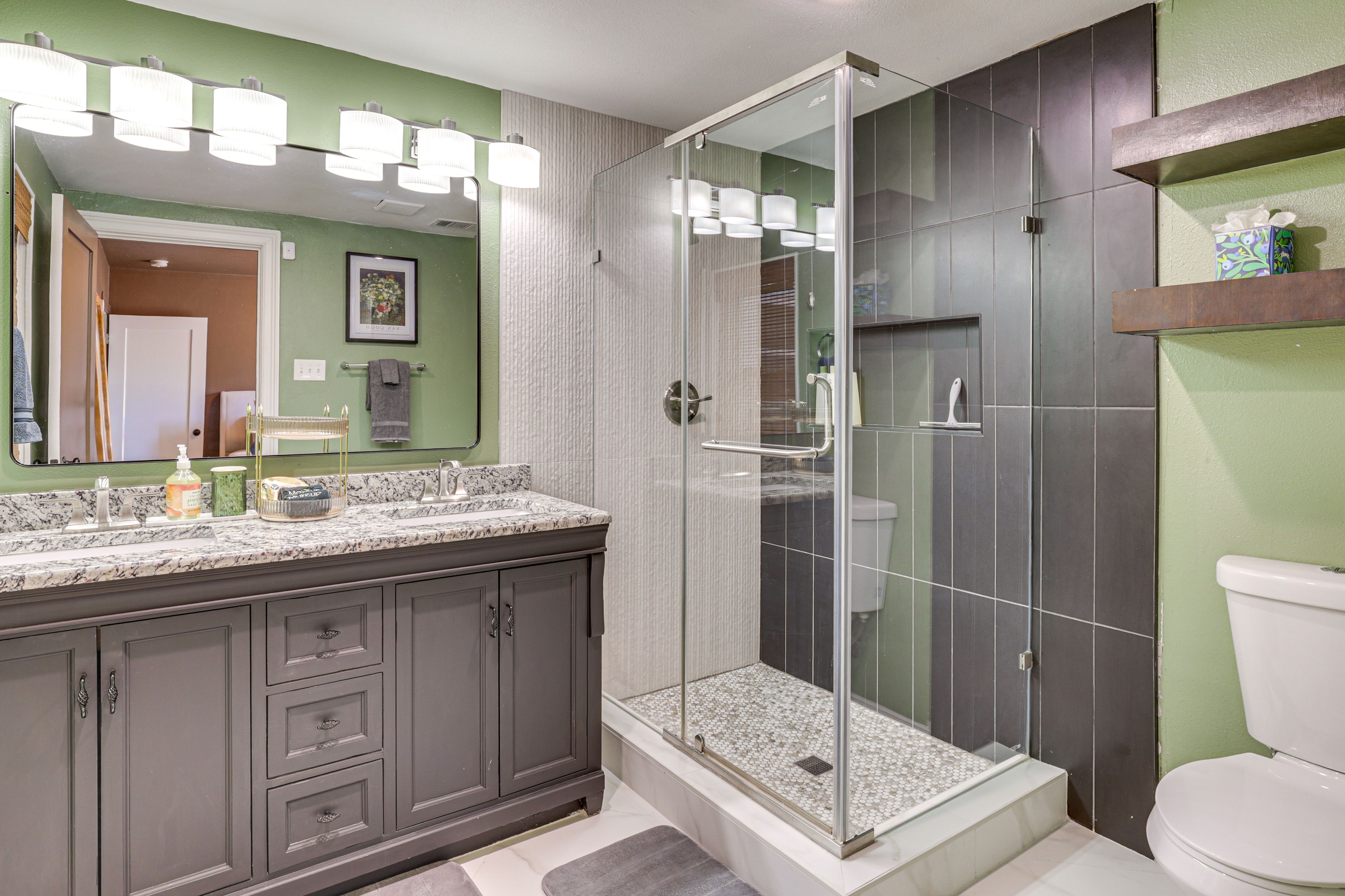 En-Suite Bathroom | Towels Provided