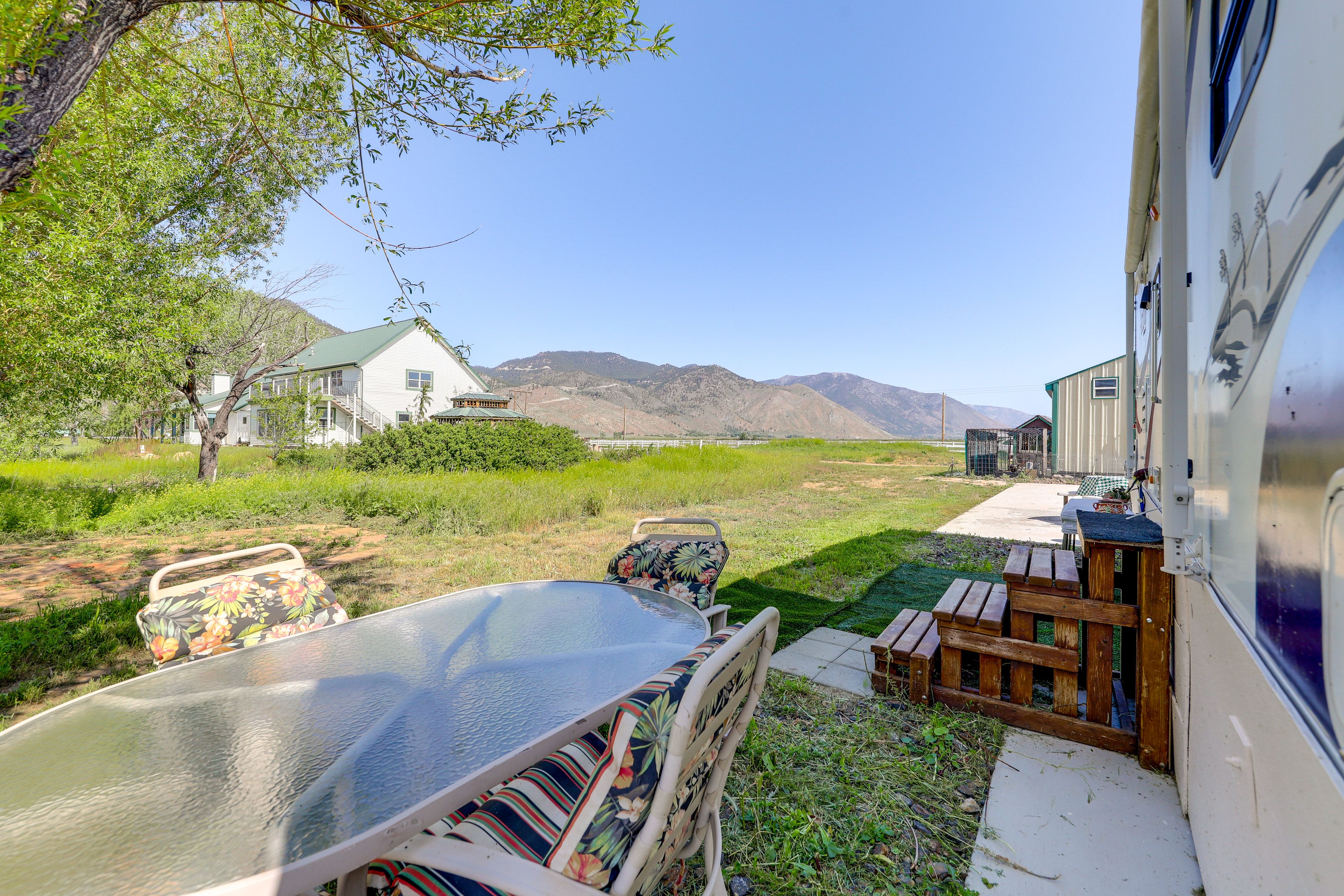 Outdoor Dining | Mountain Views