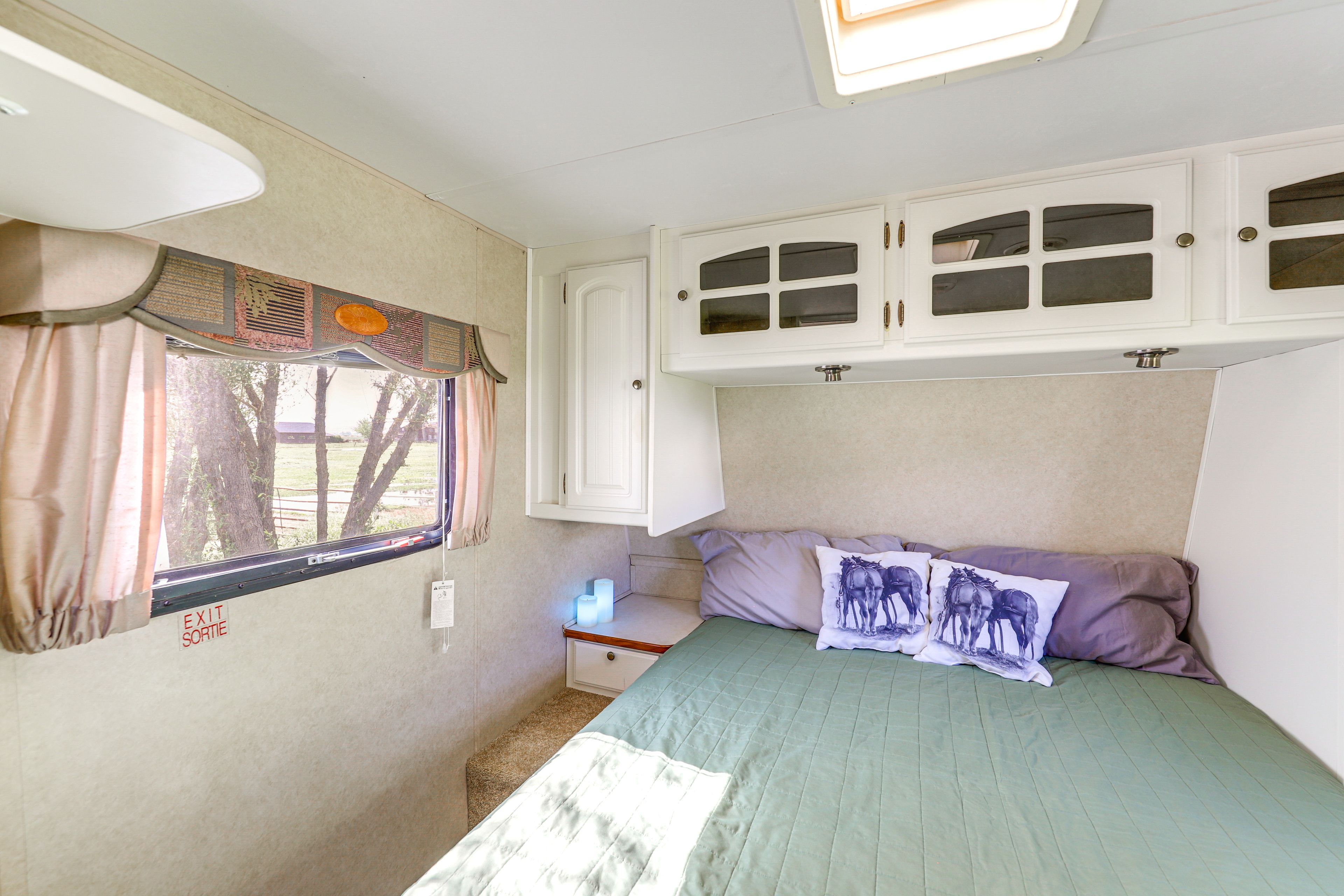 Bedroom | Queen Bed