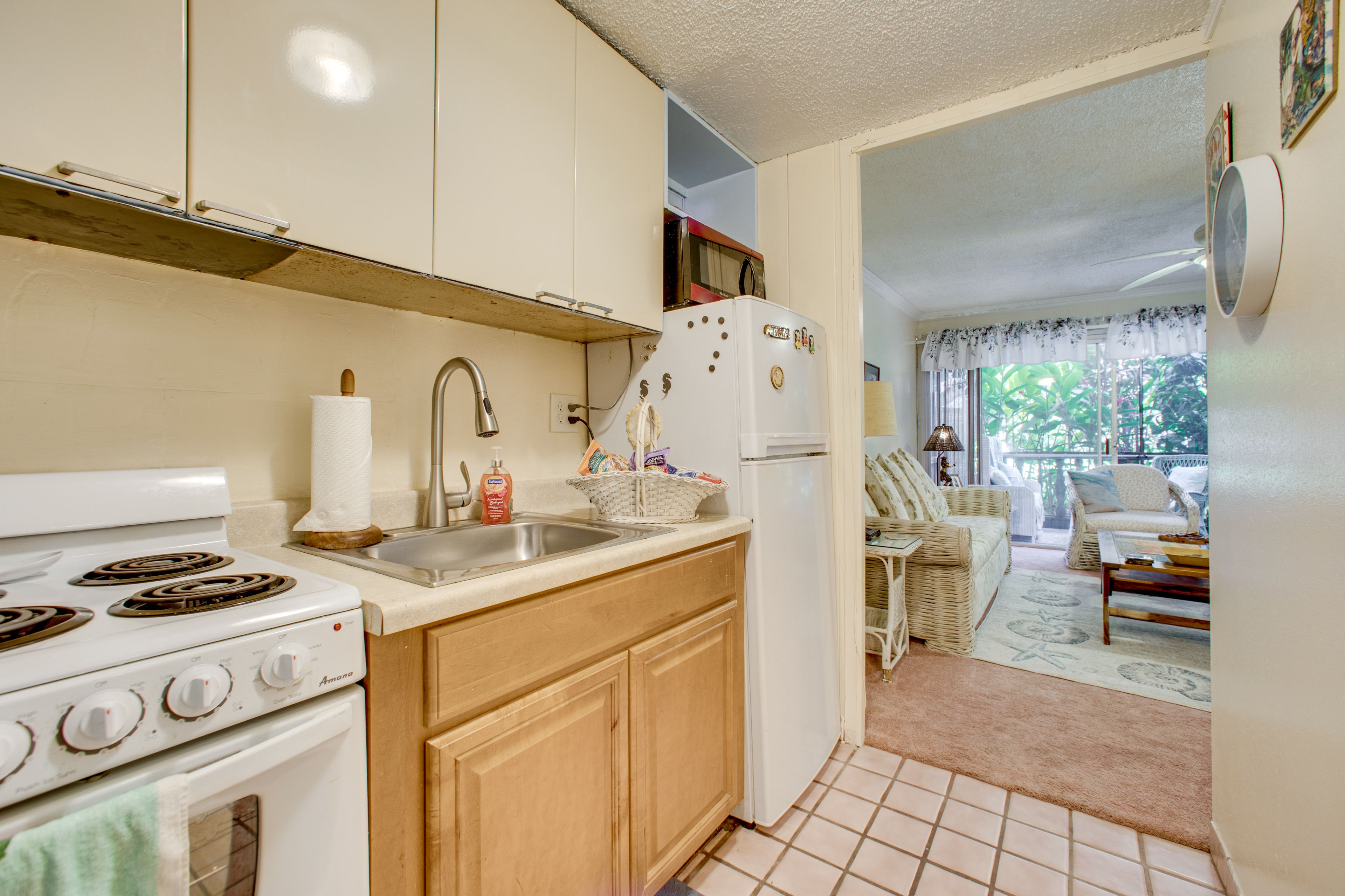 Kitchen | Drip Coffee Maker | Blender | Toaster | Slow Cooker | Spices