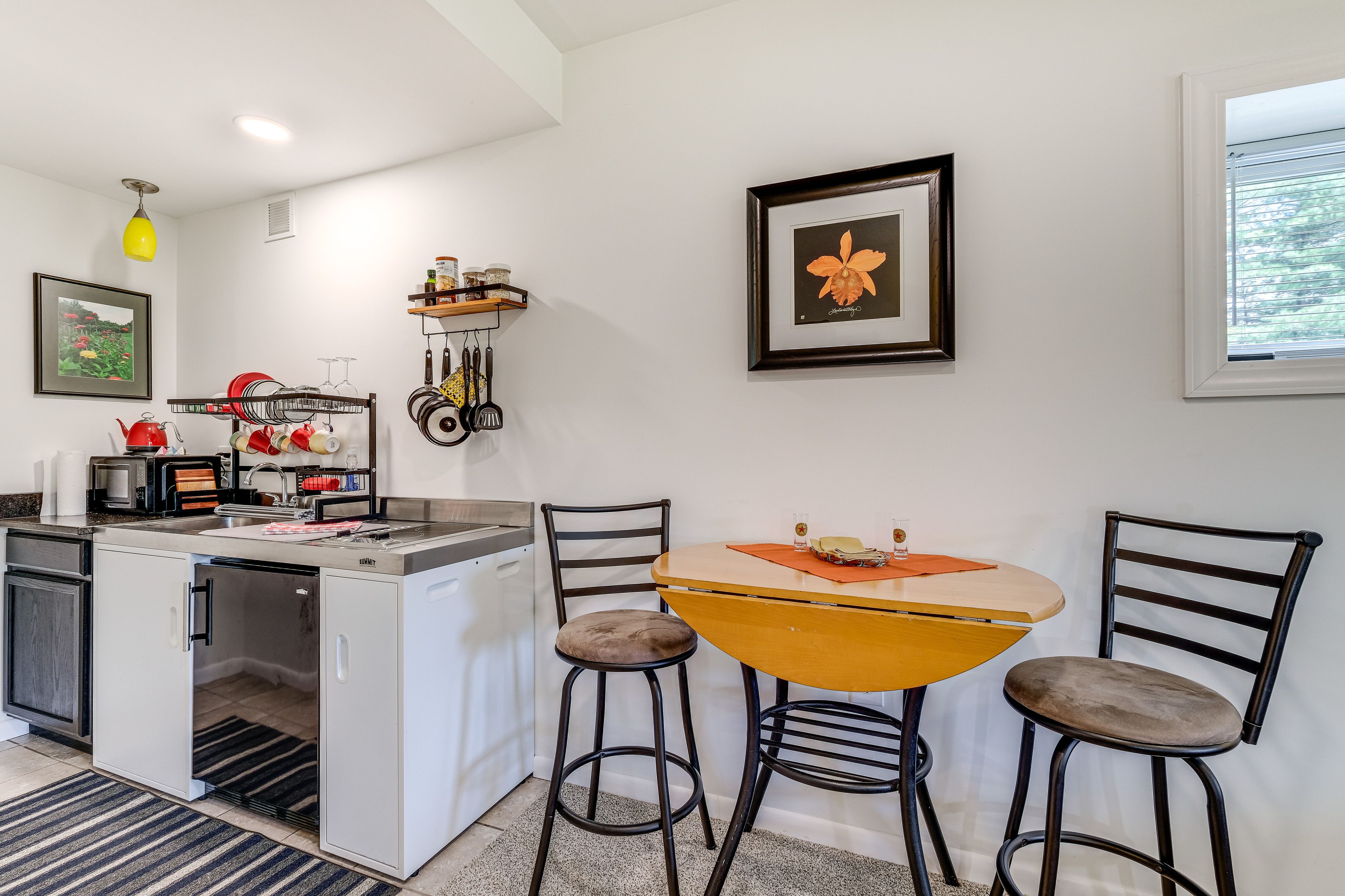 Dining Area | Kitchenette