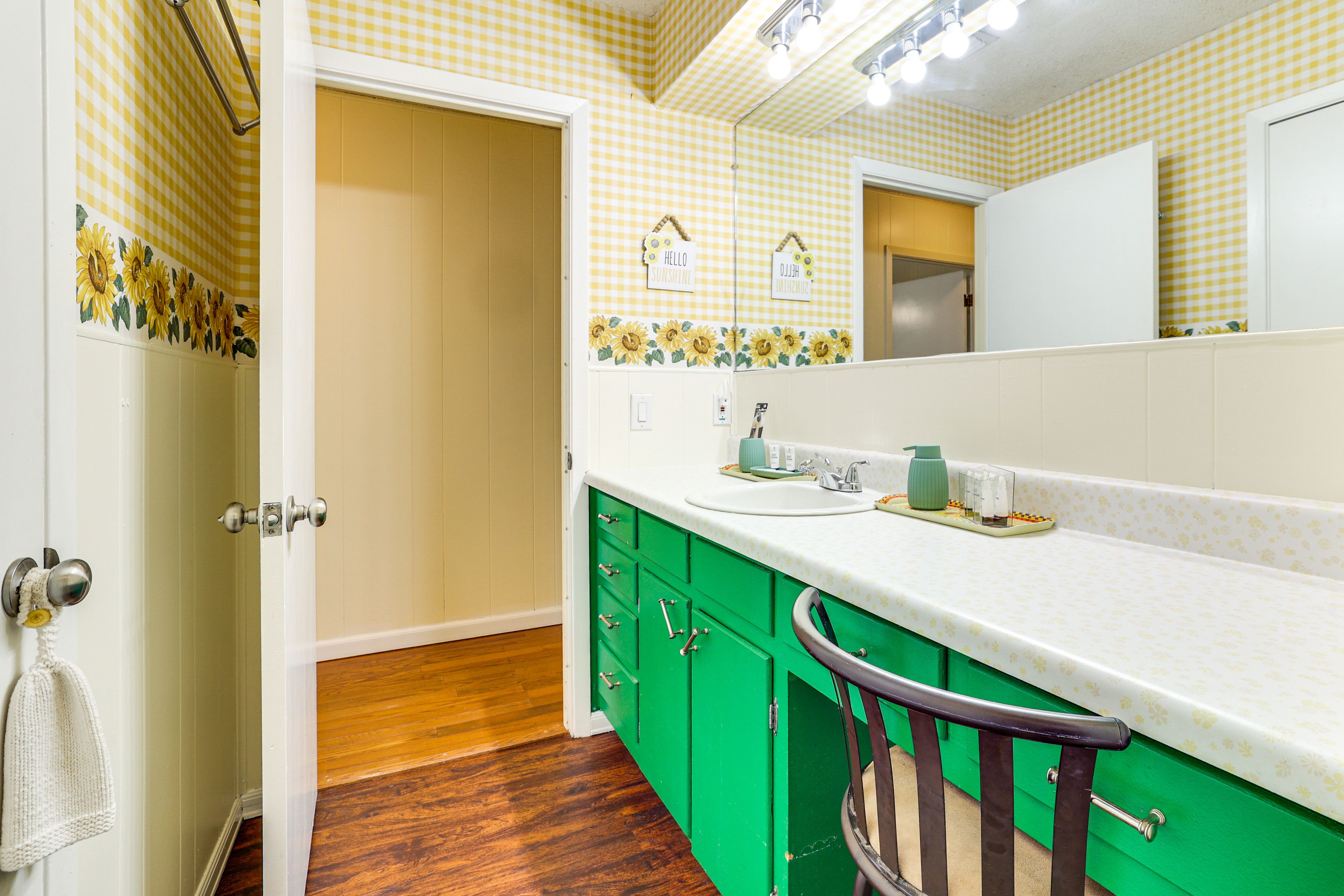 Full Bathroom
