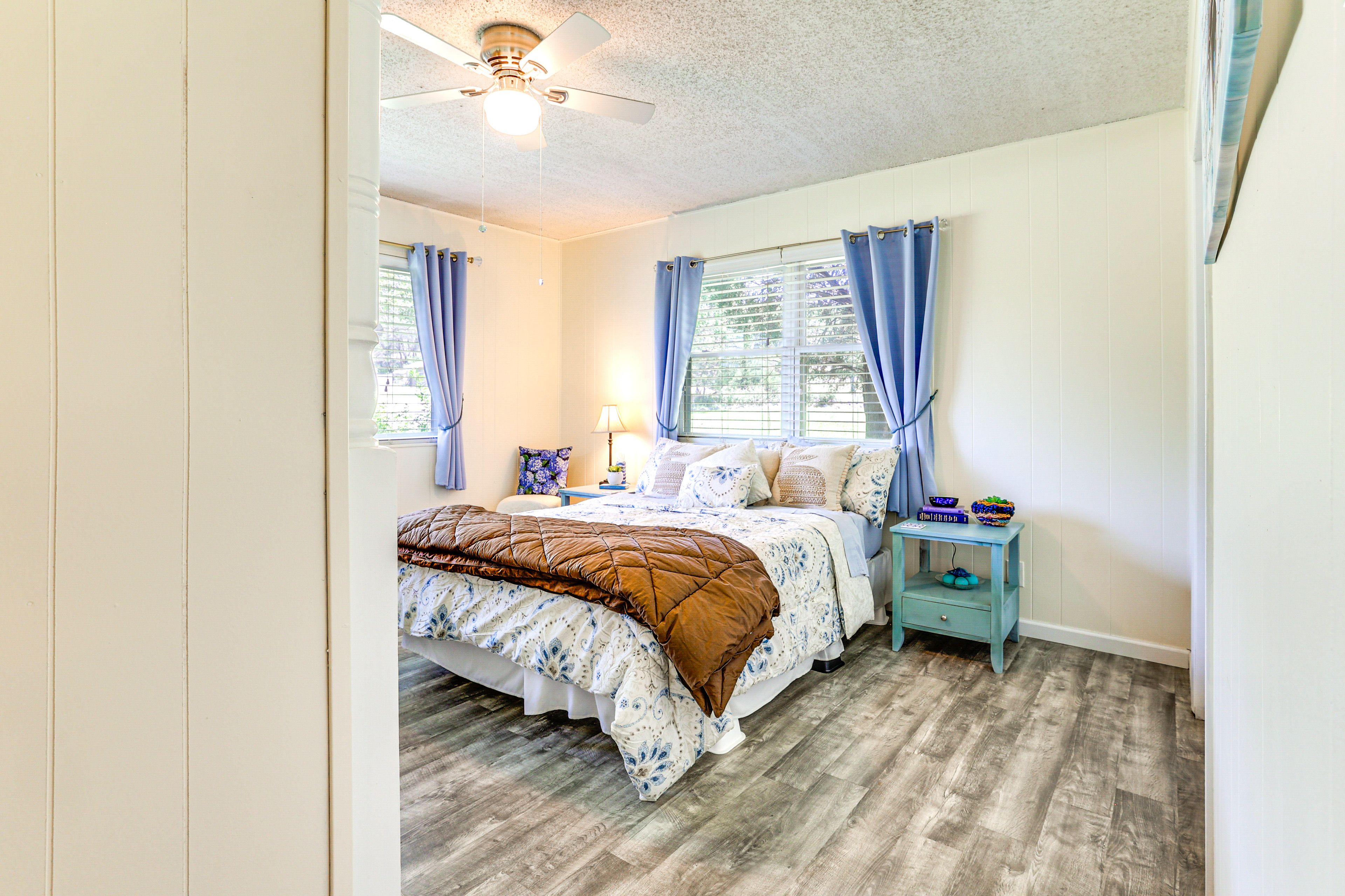 Bedroom 1 | Queen Bed
