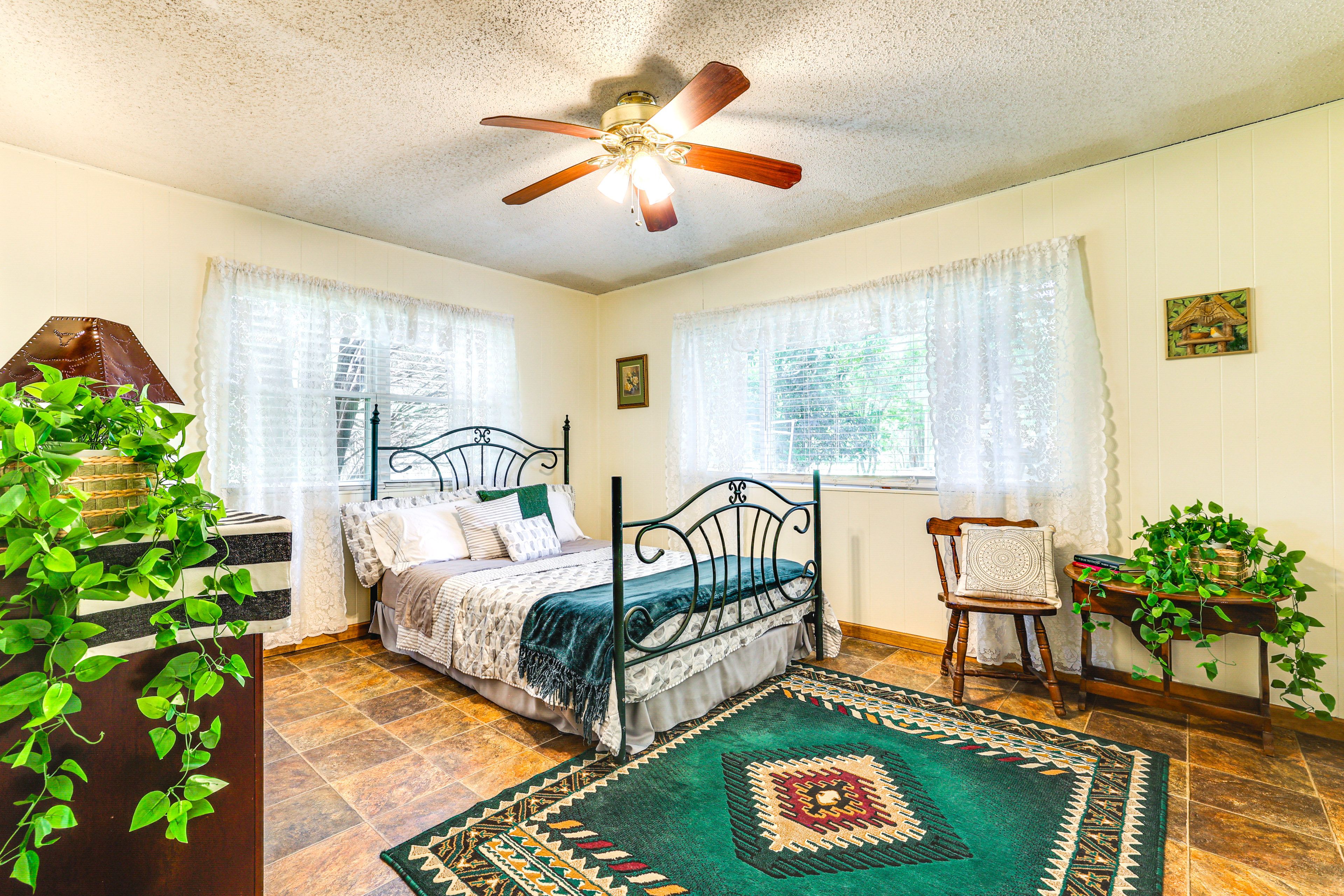 Bedroom 2 | Queen Bed