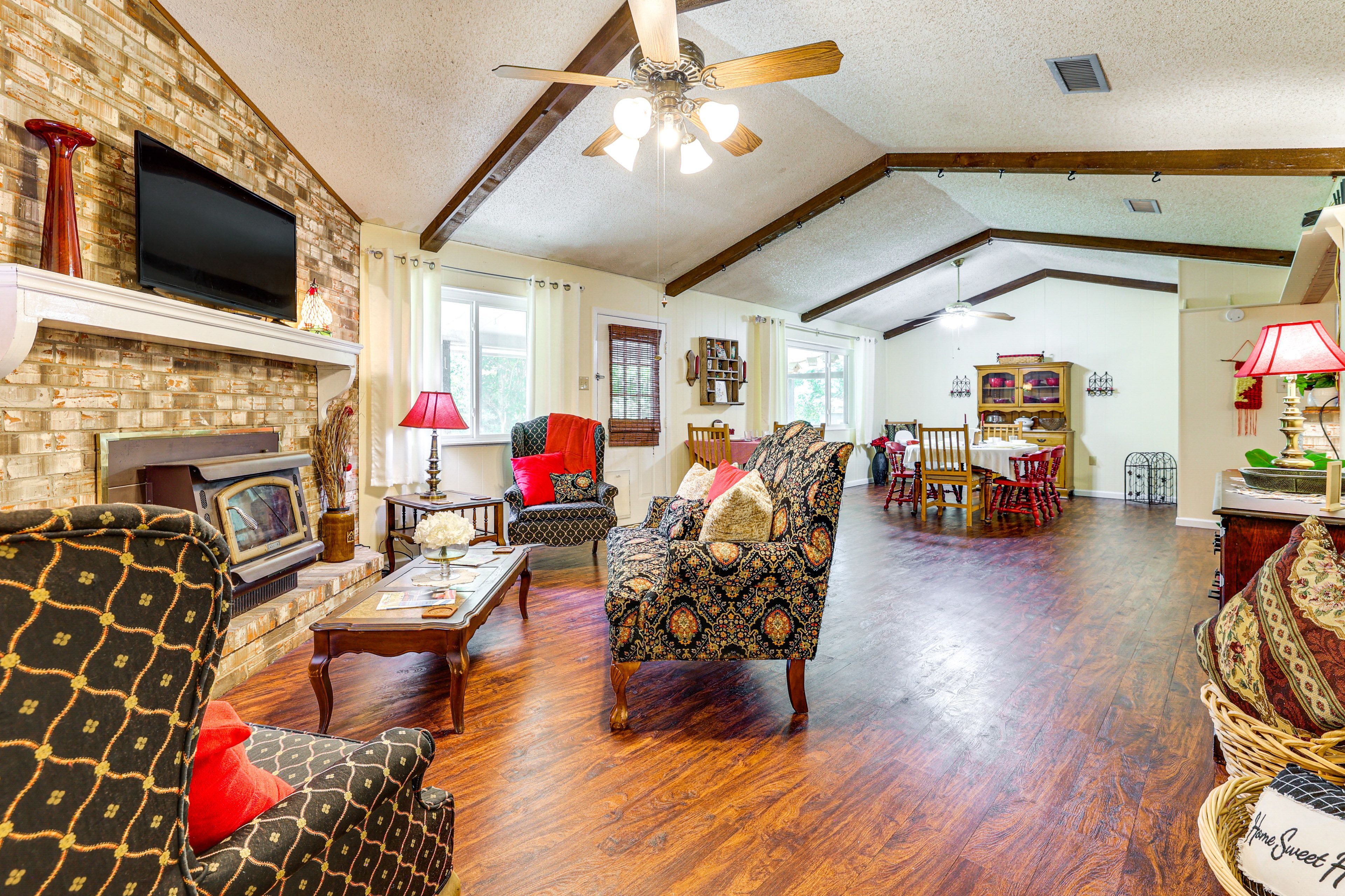New Braunfels Vacation Rental | 4BR | 2BA | 1 Step to Enter | 2,700 Sq Ft