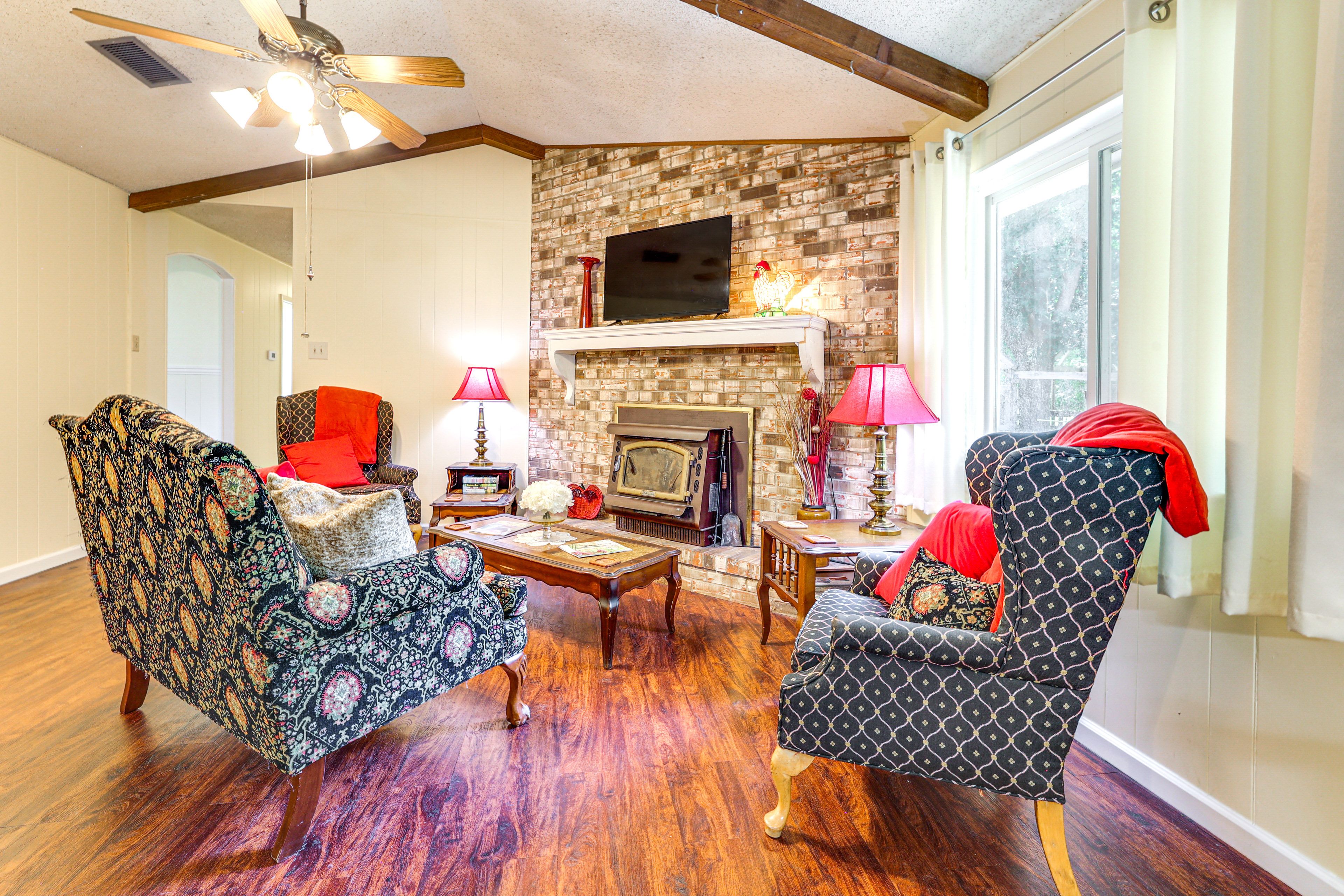 Living Area | TV | Wood-Burning Fireplace