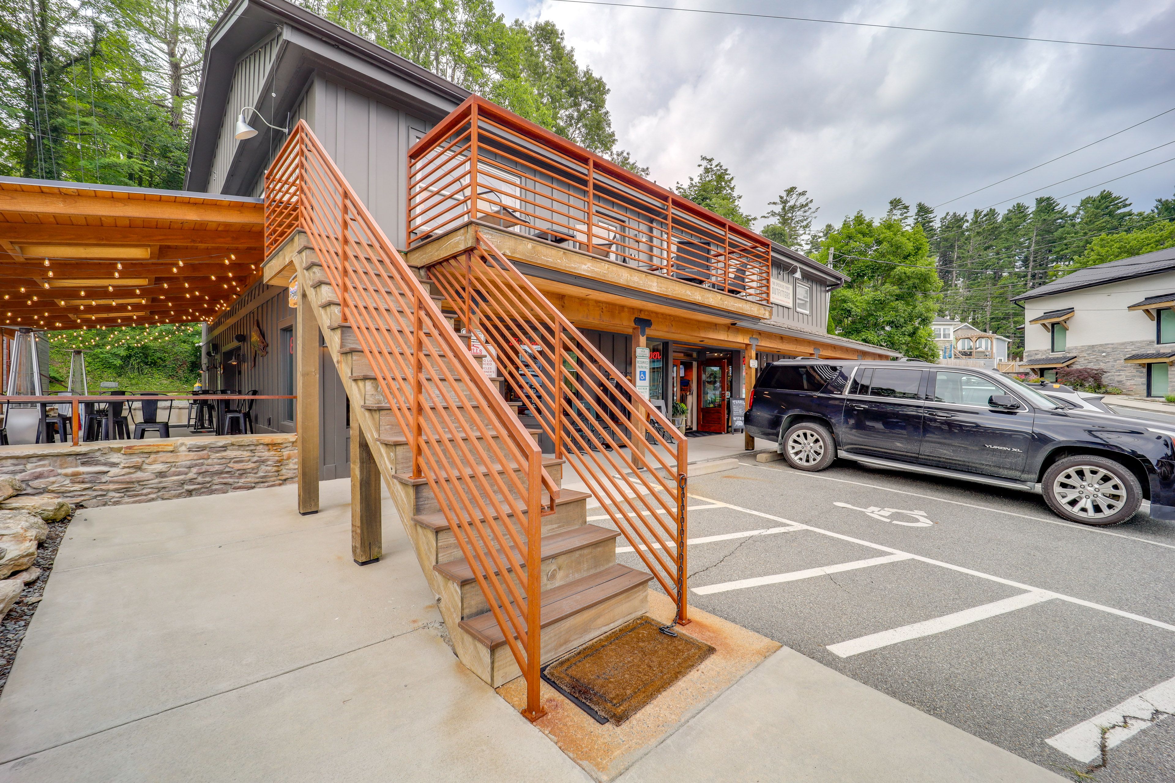 Property Exterior | Single-Story Unit | 2nd-Floor Condo