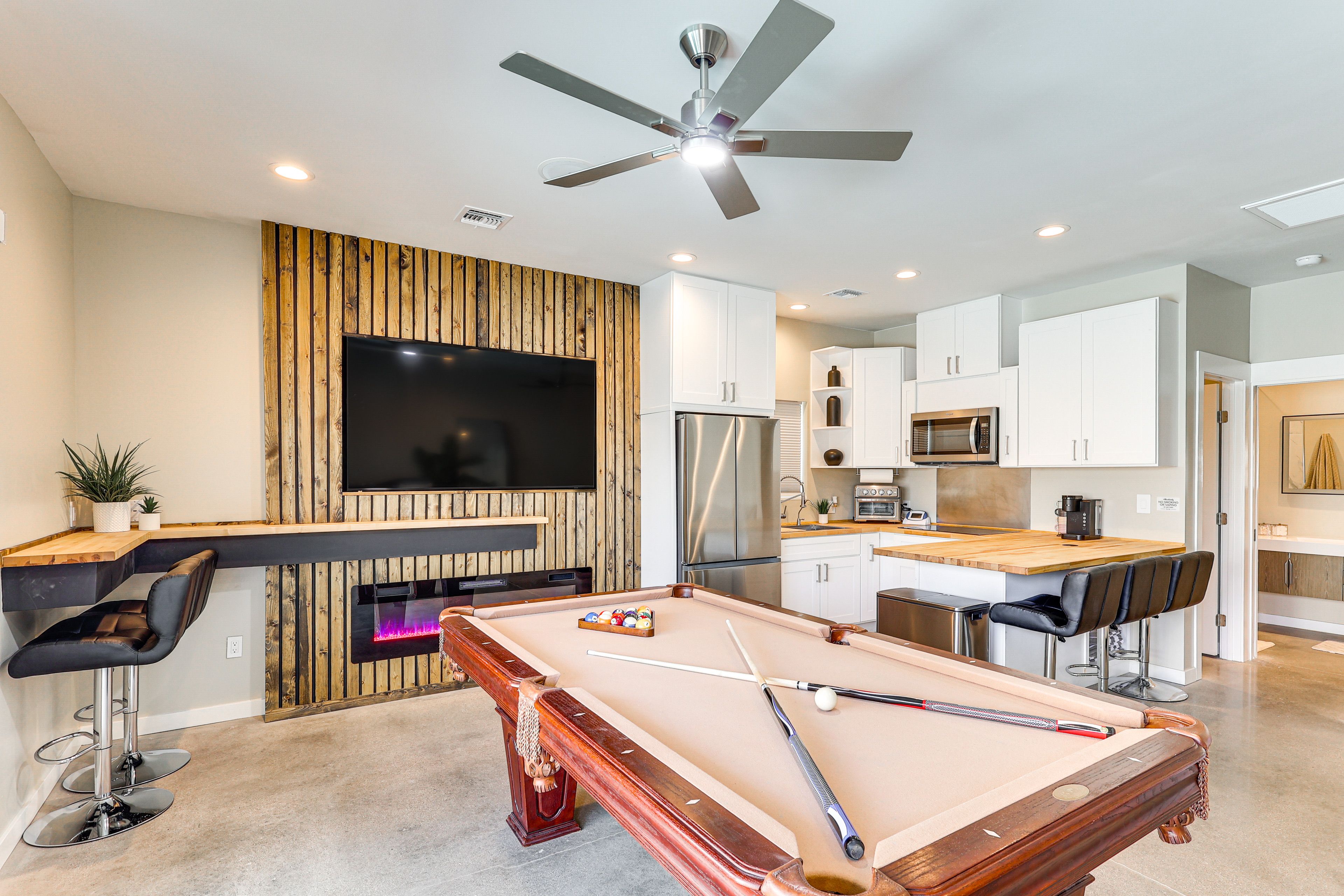 Detached Casita w/ Pool Table