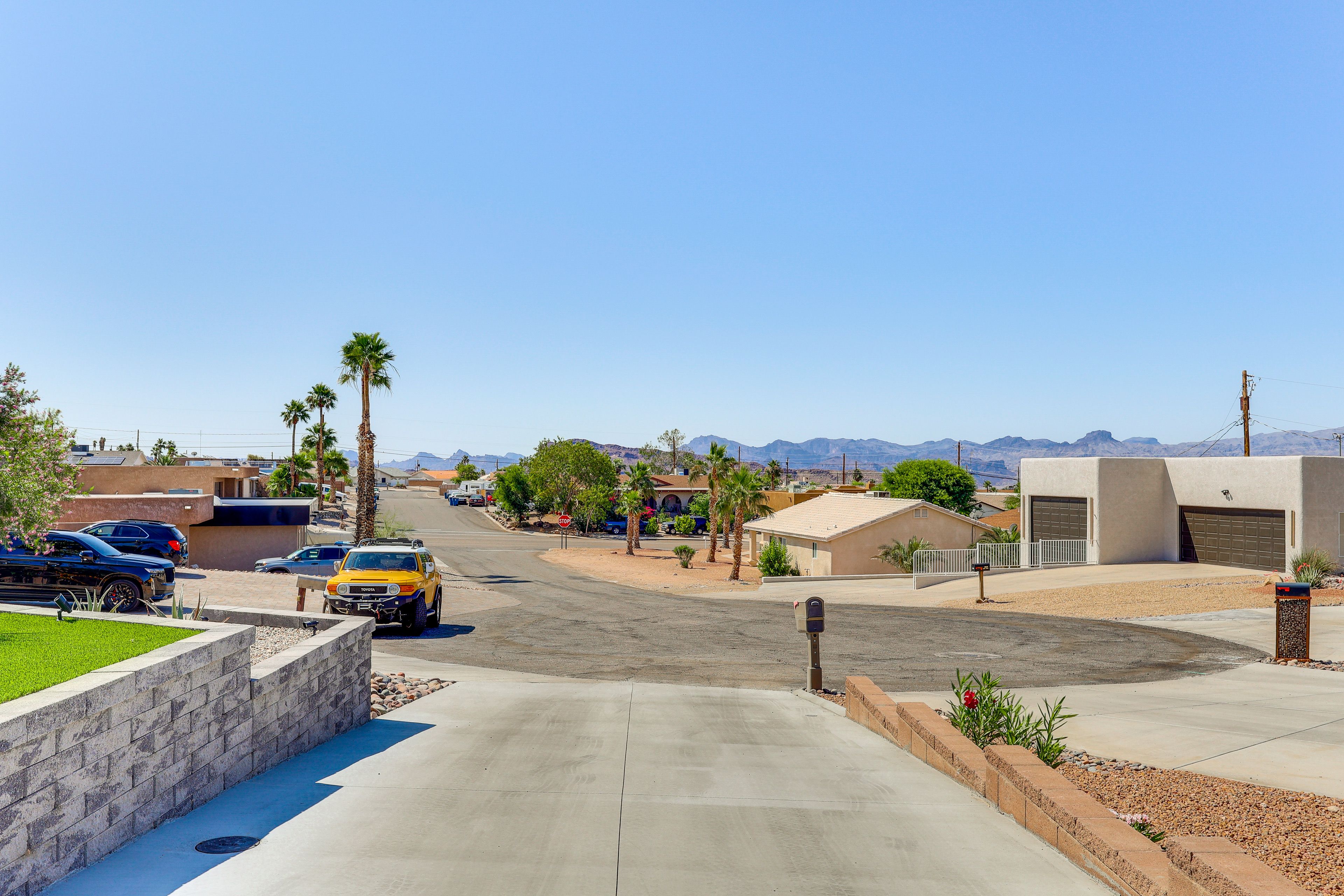 Parking | Driveway (6 Vehicles) | No Garage Access