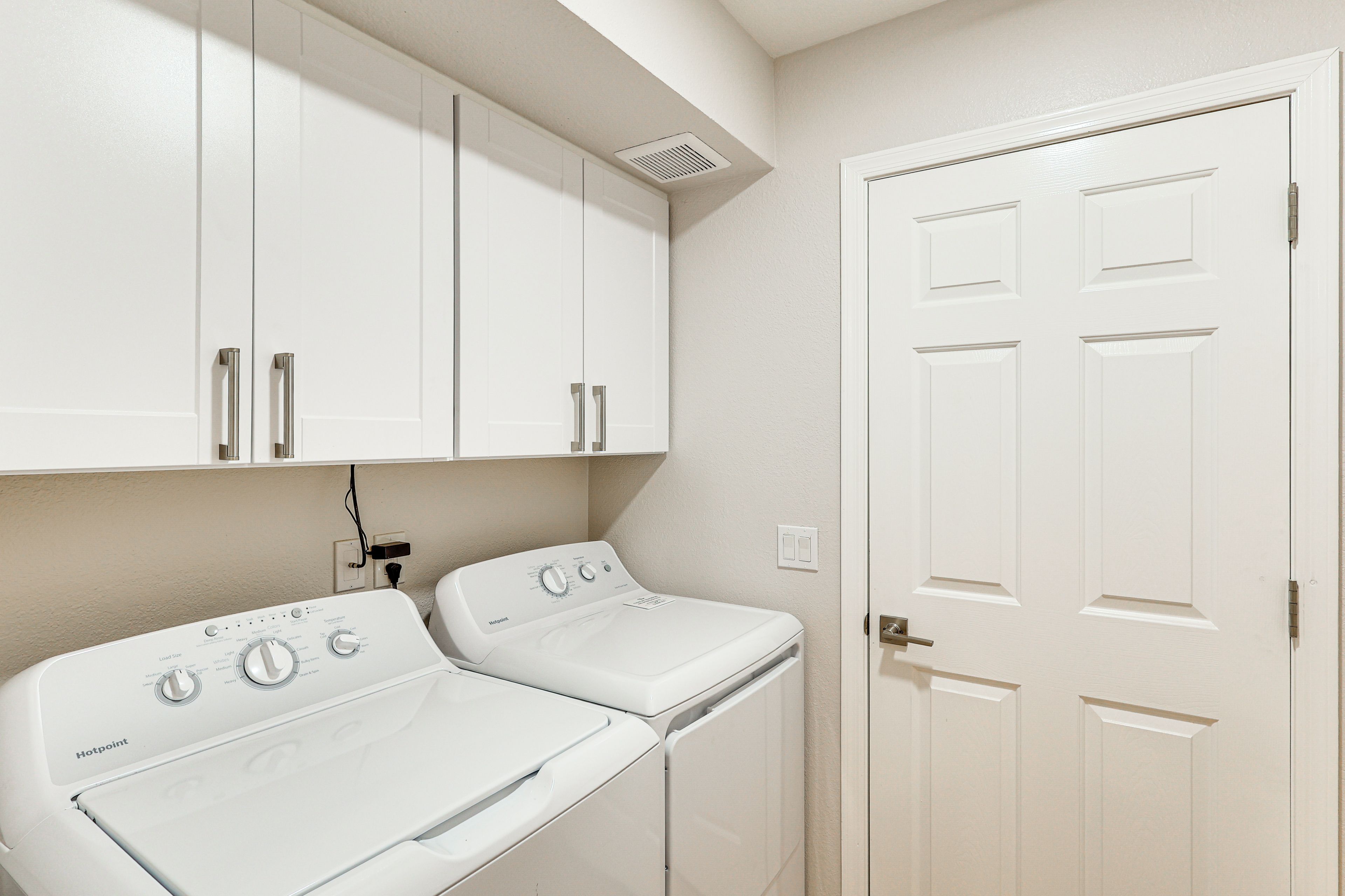 Laundry Room | Washer & Dryer