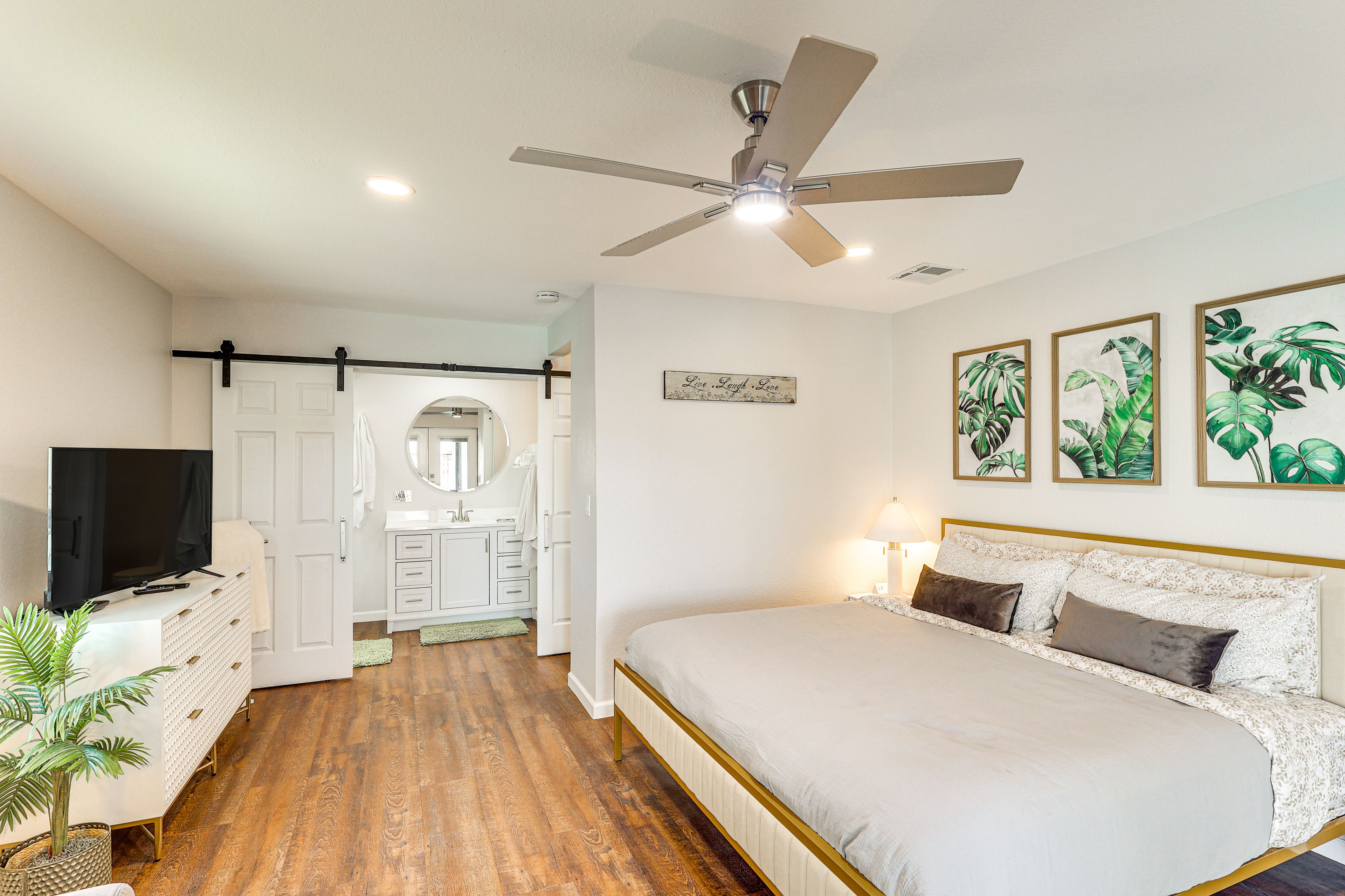 Bedroom 1 | King Bed | Linens Provided