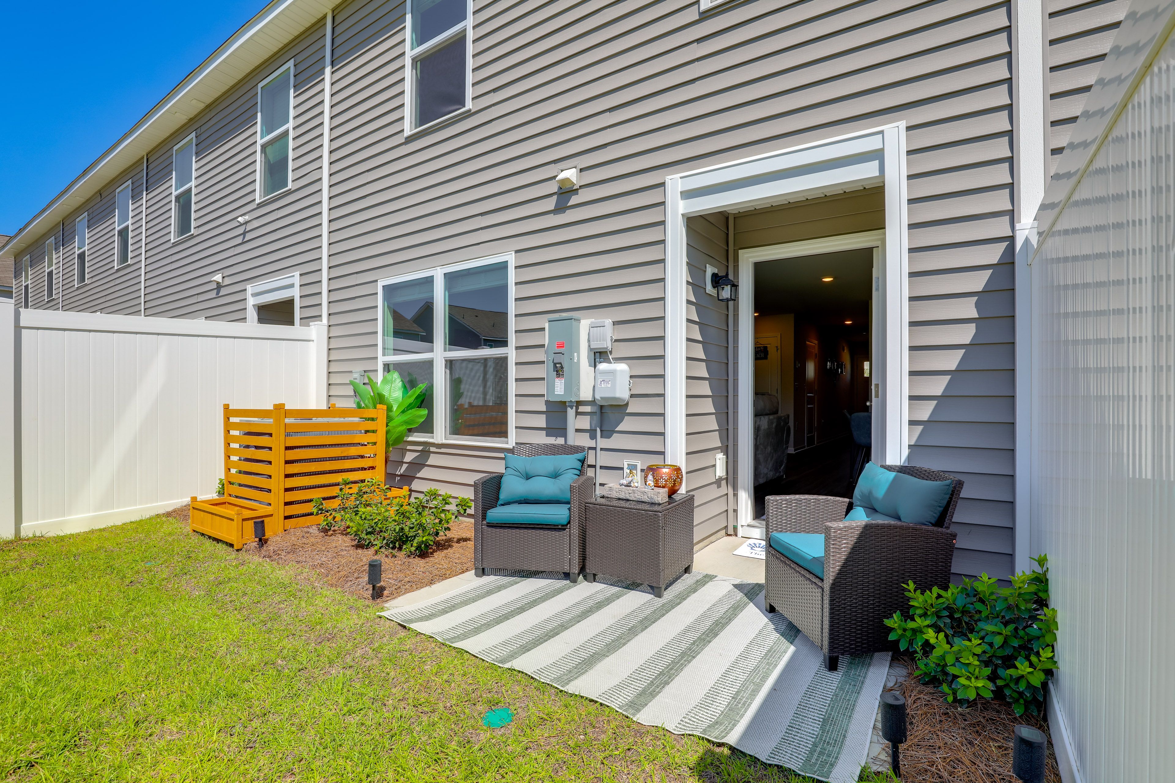 Private Yard w/ Seating | Pond Views