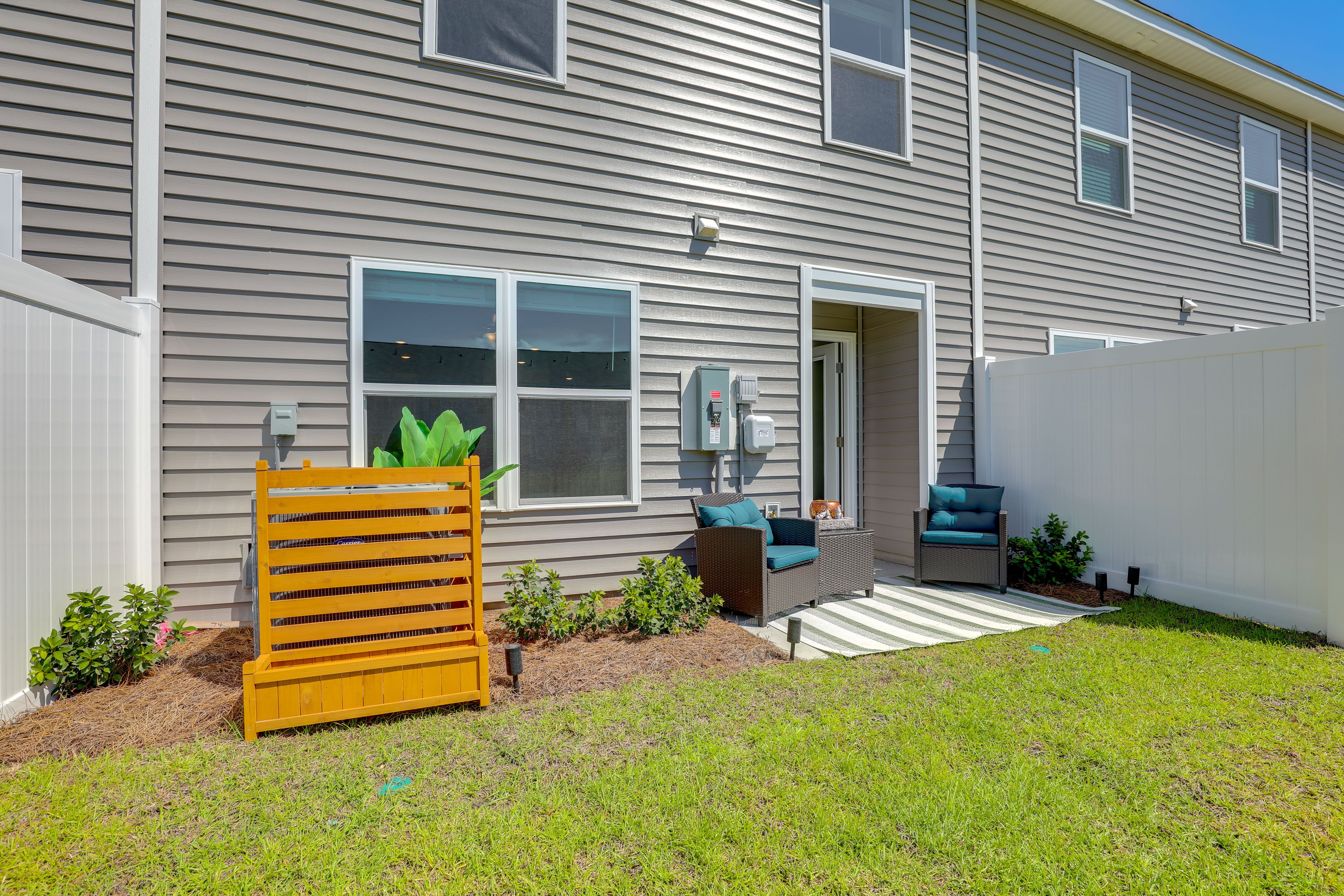 Fenced-In Yard w/ Seating | Pond Views