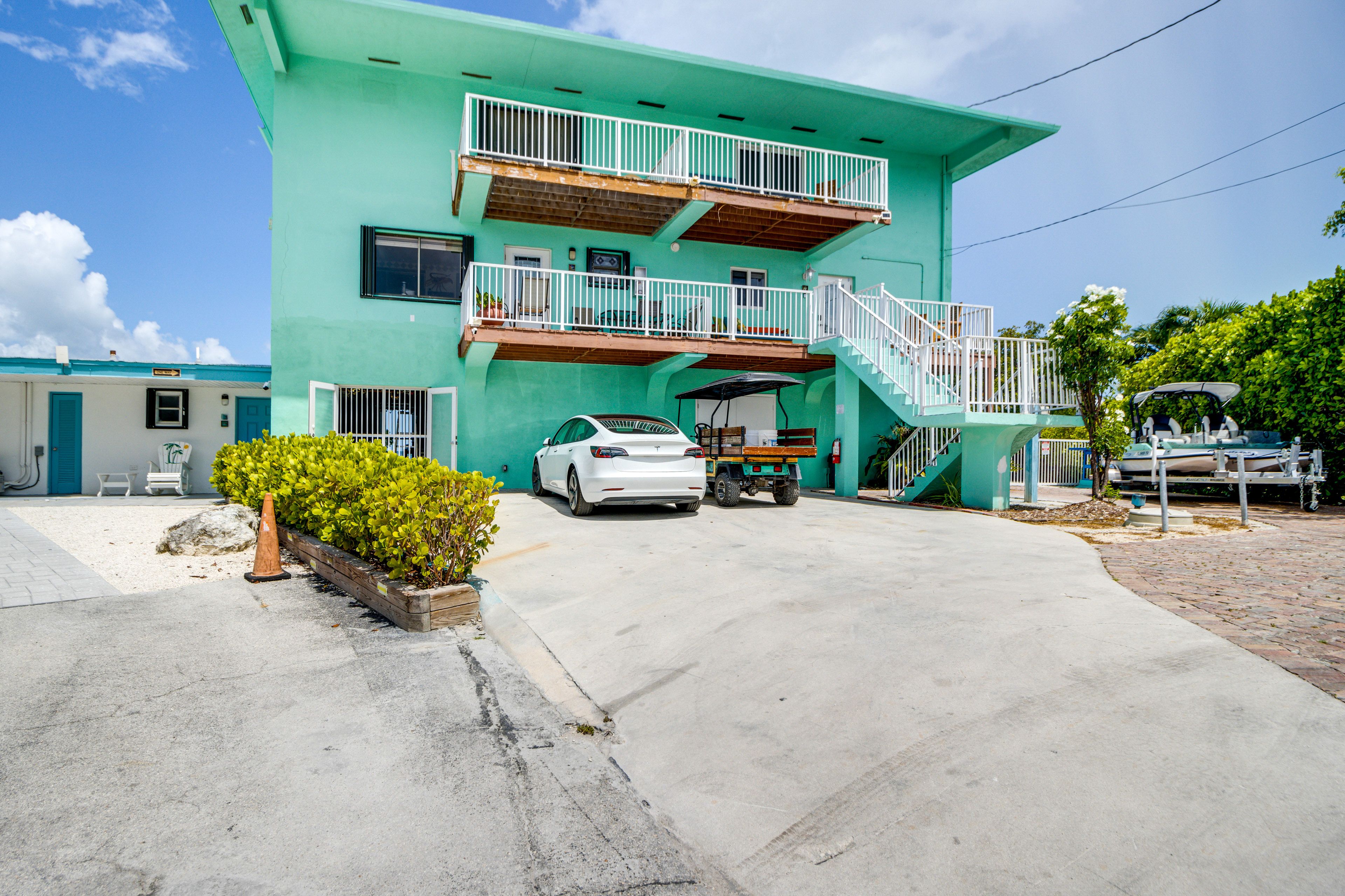 Exterior | Parking | Community Parking Lot (2 Vehicles)