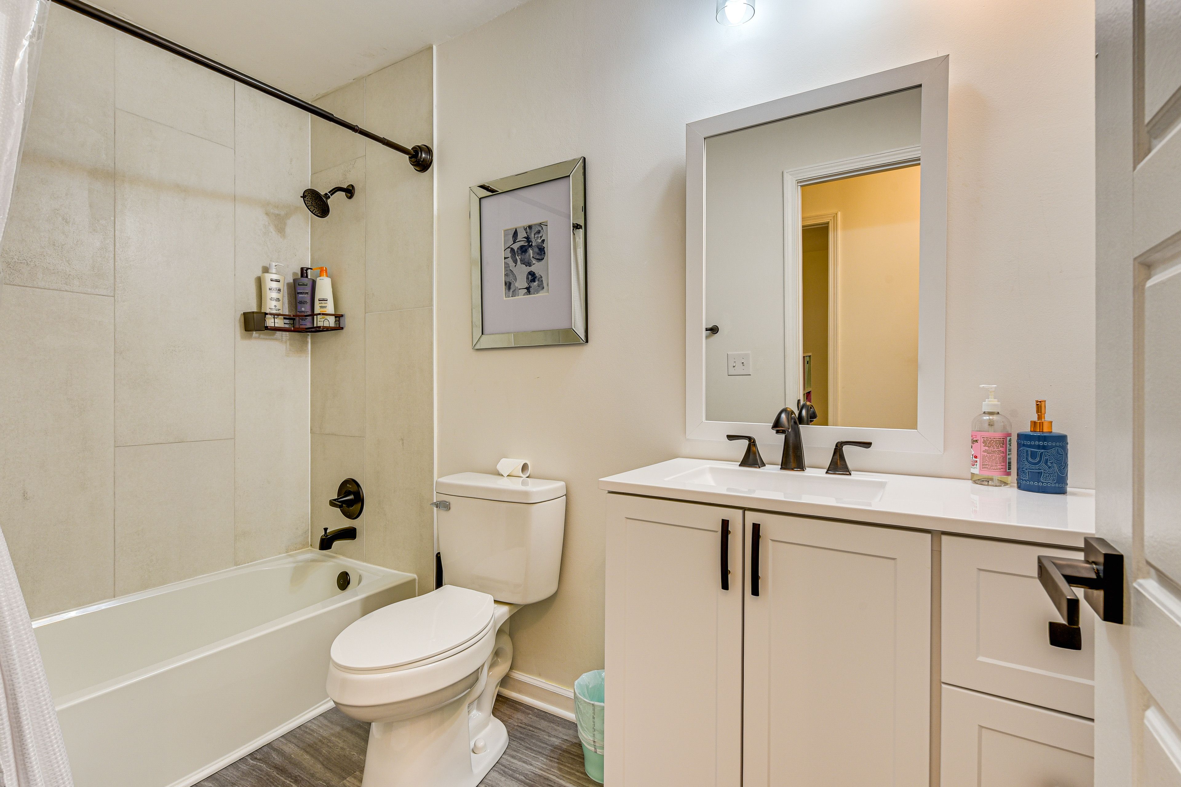 Full Bathroom | Complimentary Toiletries
