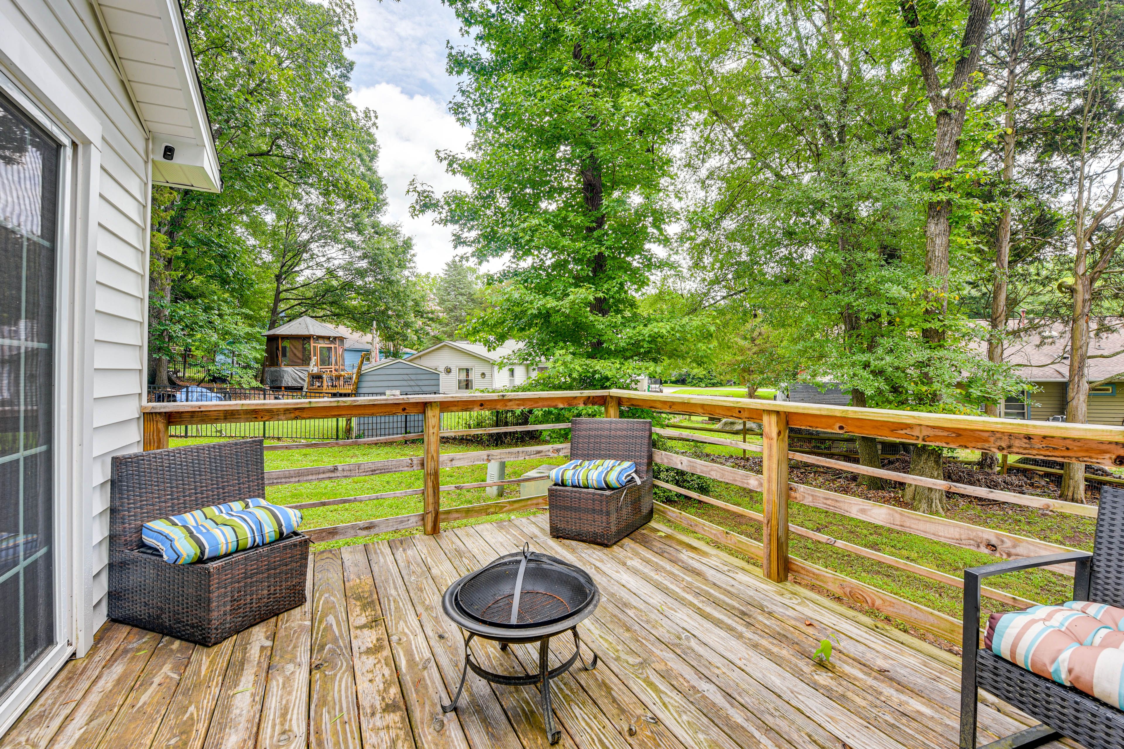 Furnished Deck | Fire Pit
