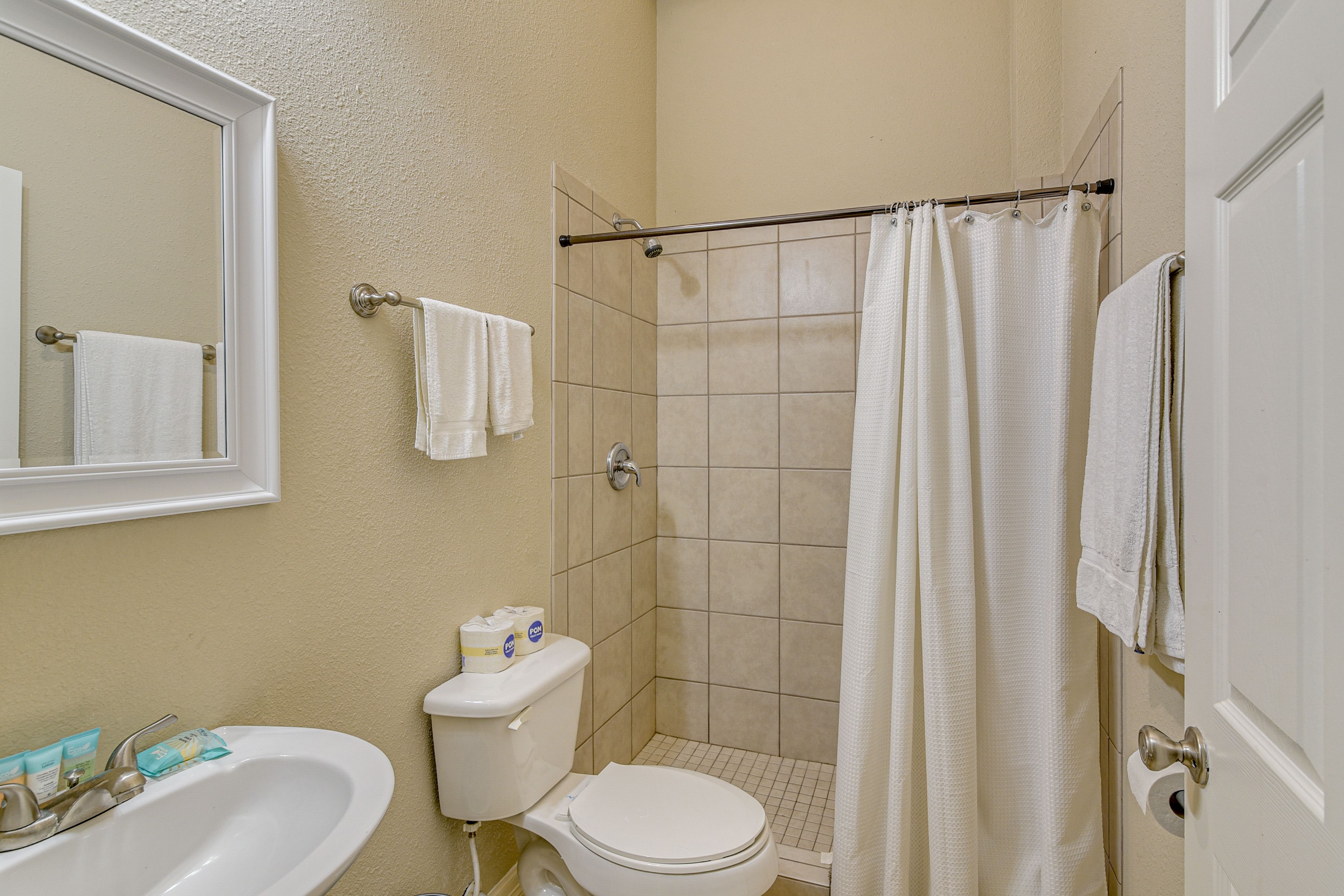 Full Bath | Upper Level