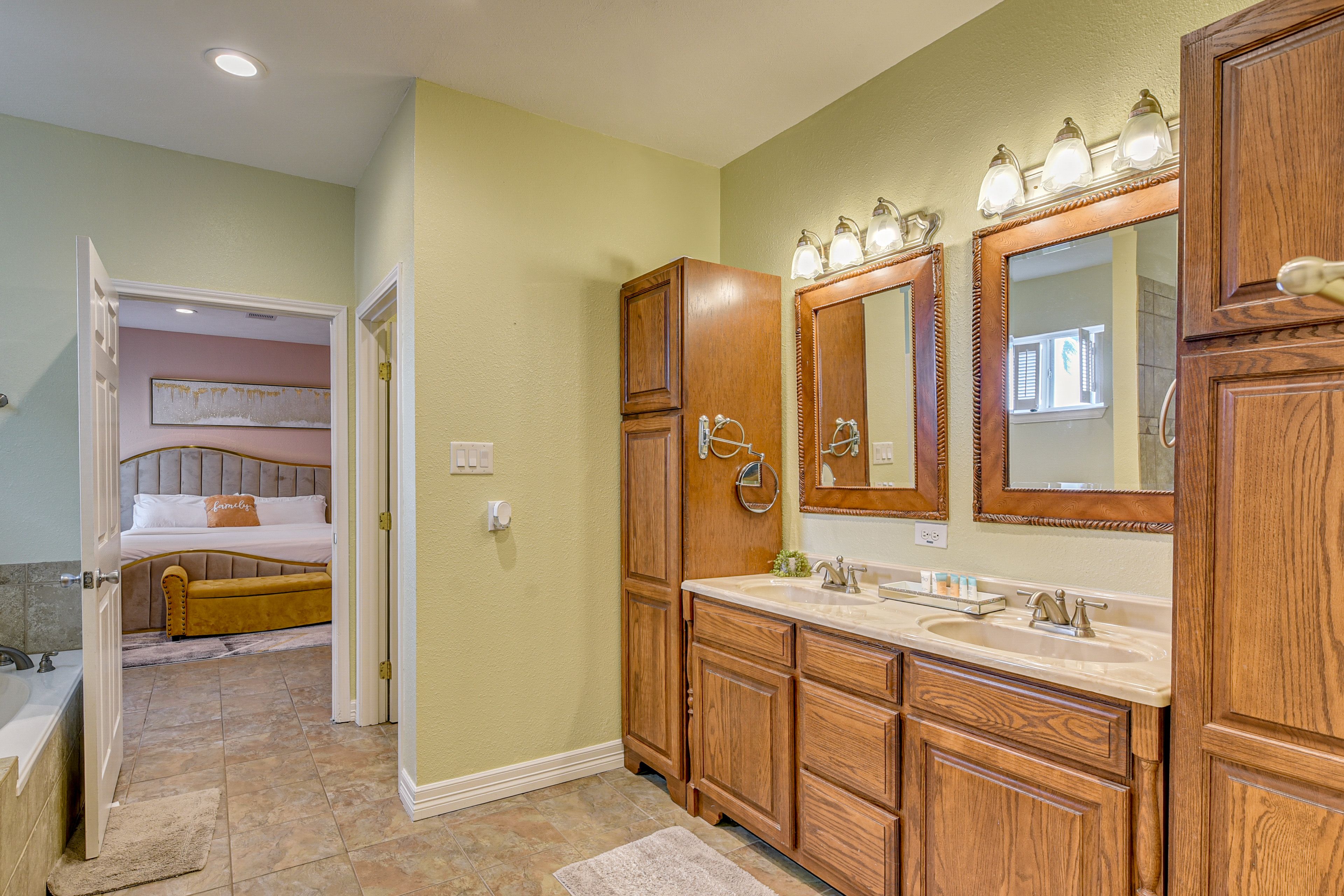 En-Suite Bath | Lower Level