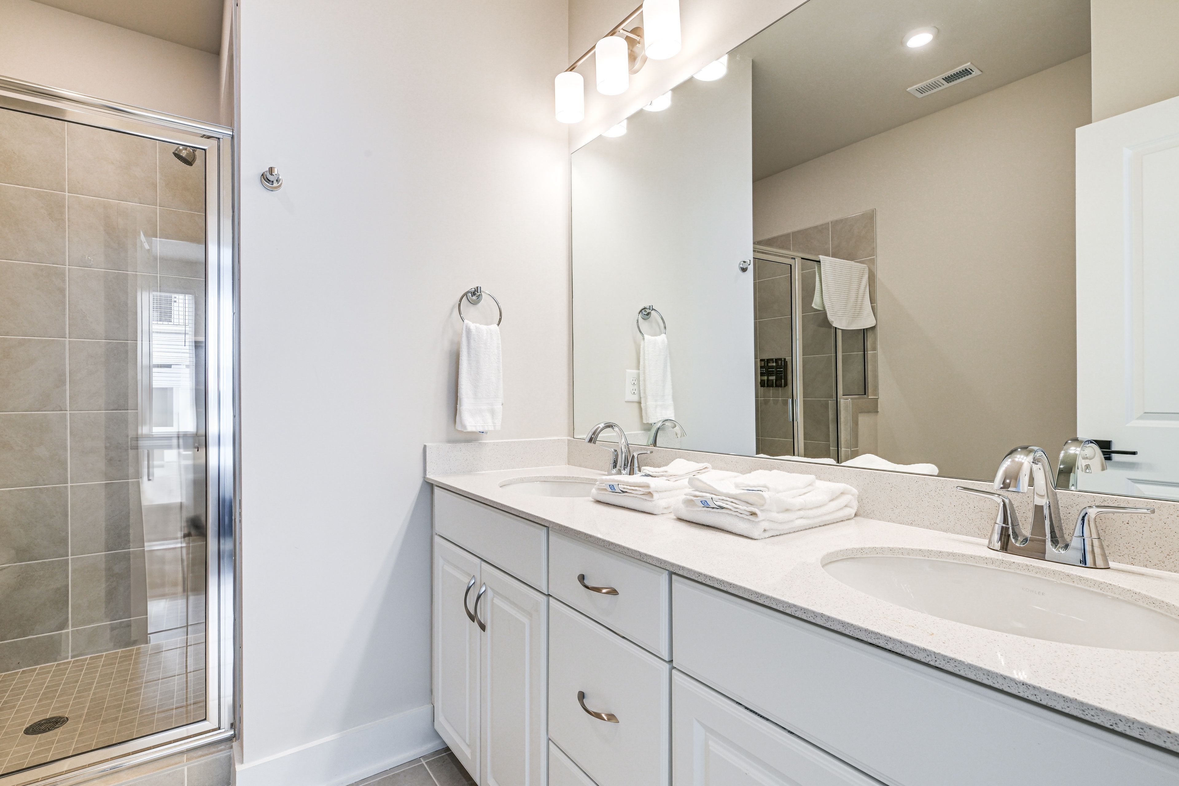 Full Bathroom | 3rd Floor