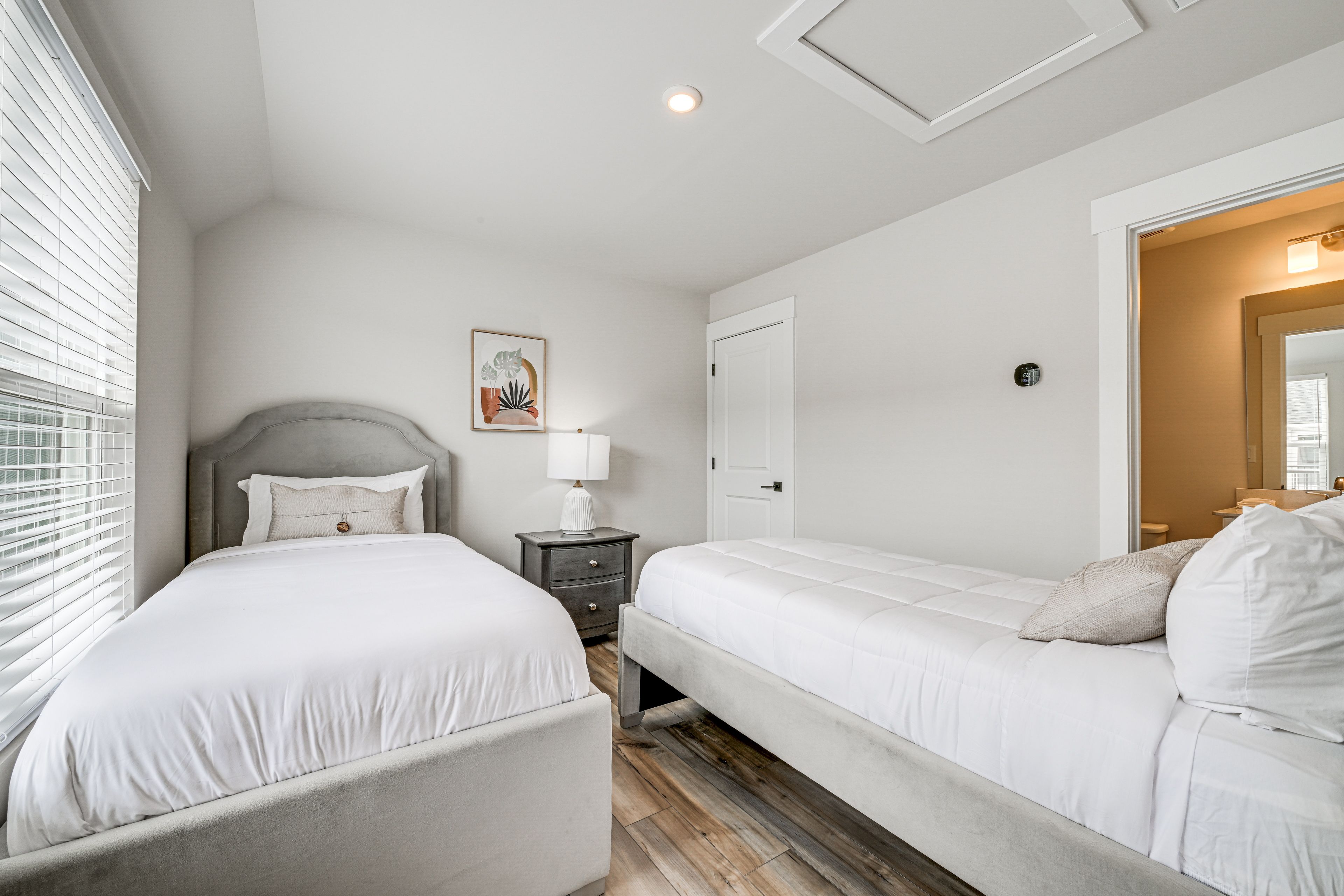 Bedroom 4 | 2 Twin Beds | 4th Floor