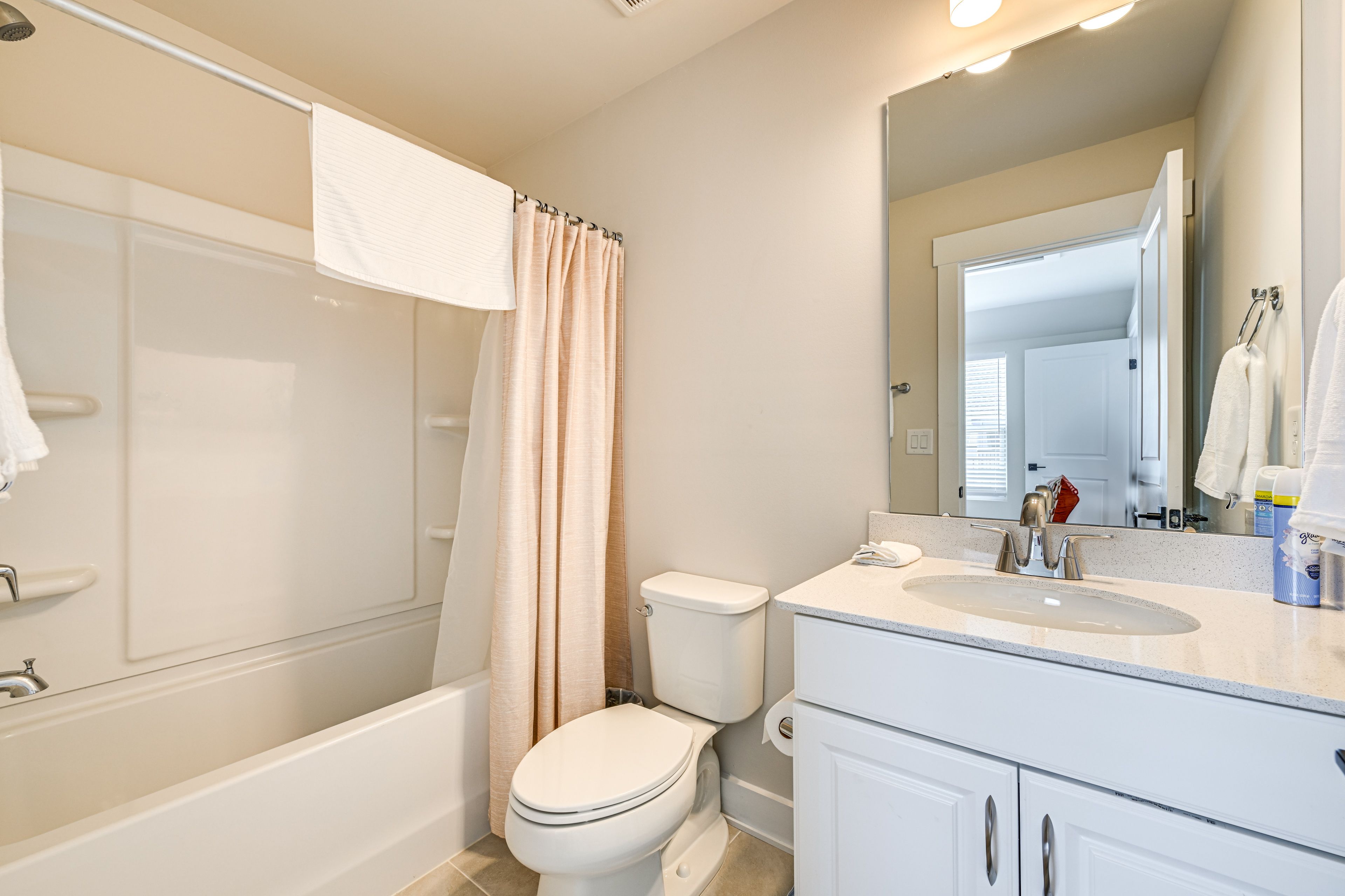 Full Bathroom | 4th Floor