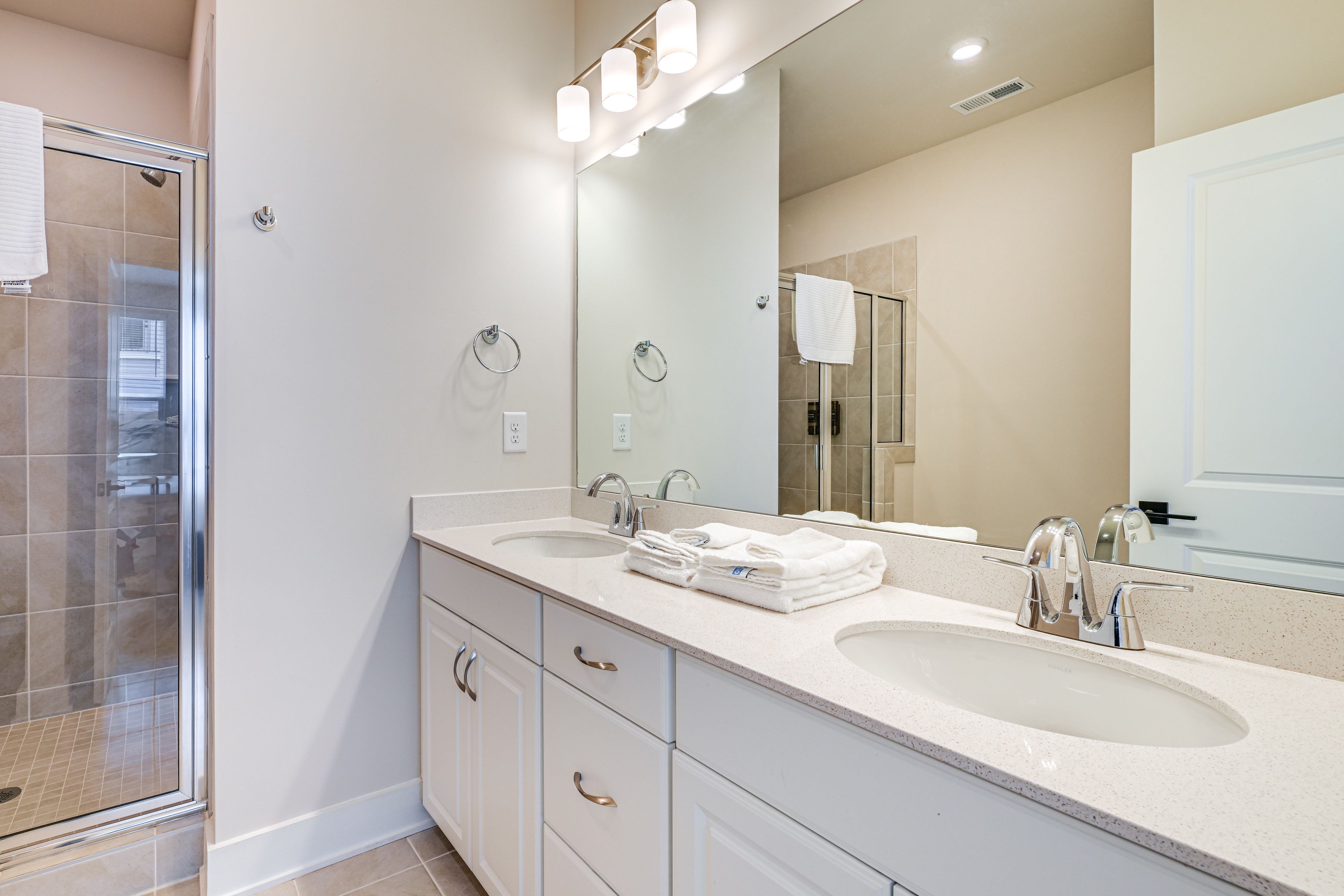 Full Bathroom | 3rd Floor