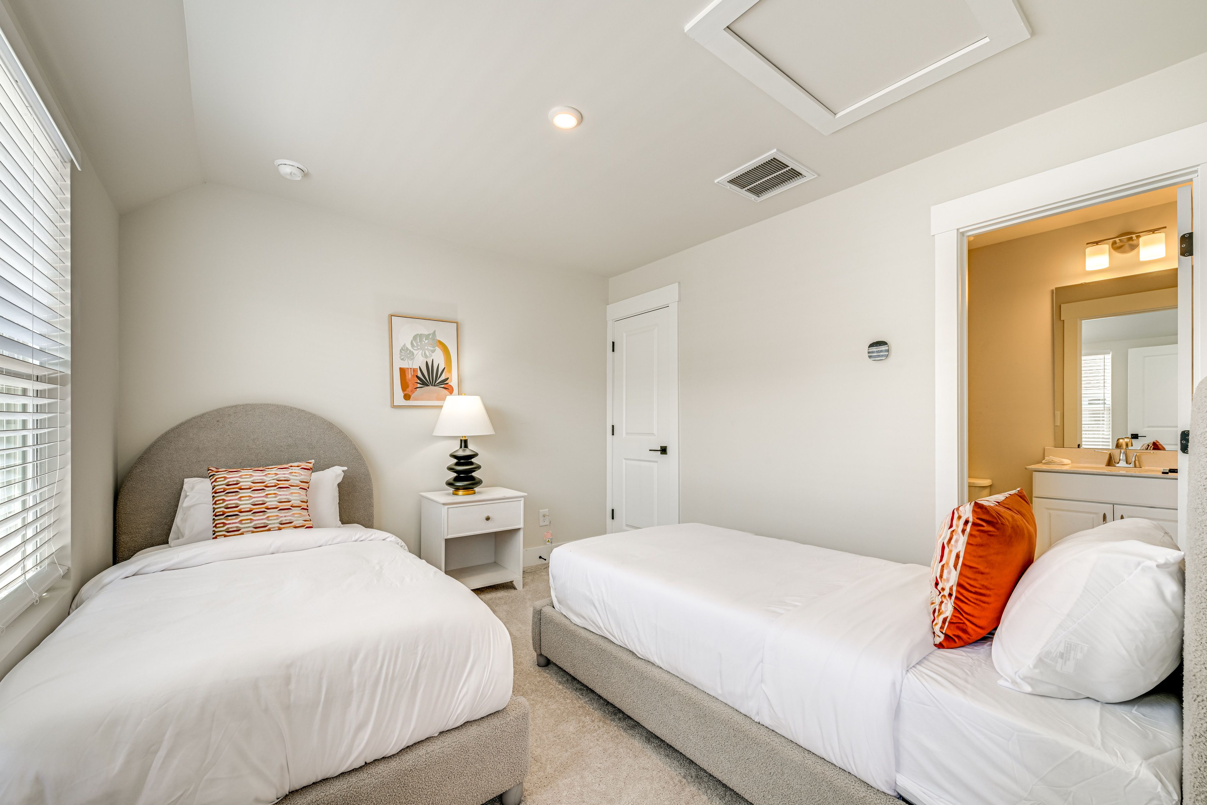 Bedroom 3 | 2 Twin Beds | 4th Floor