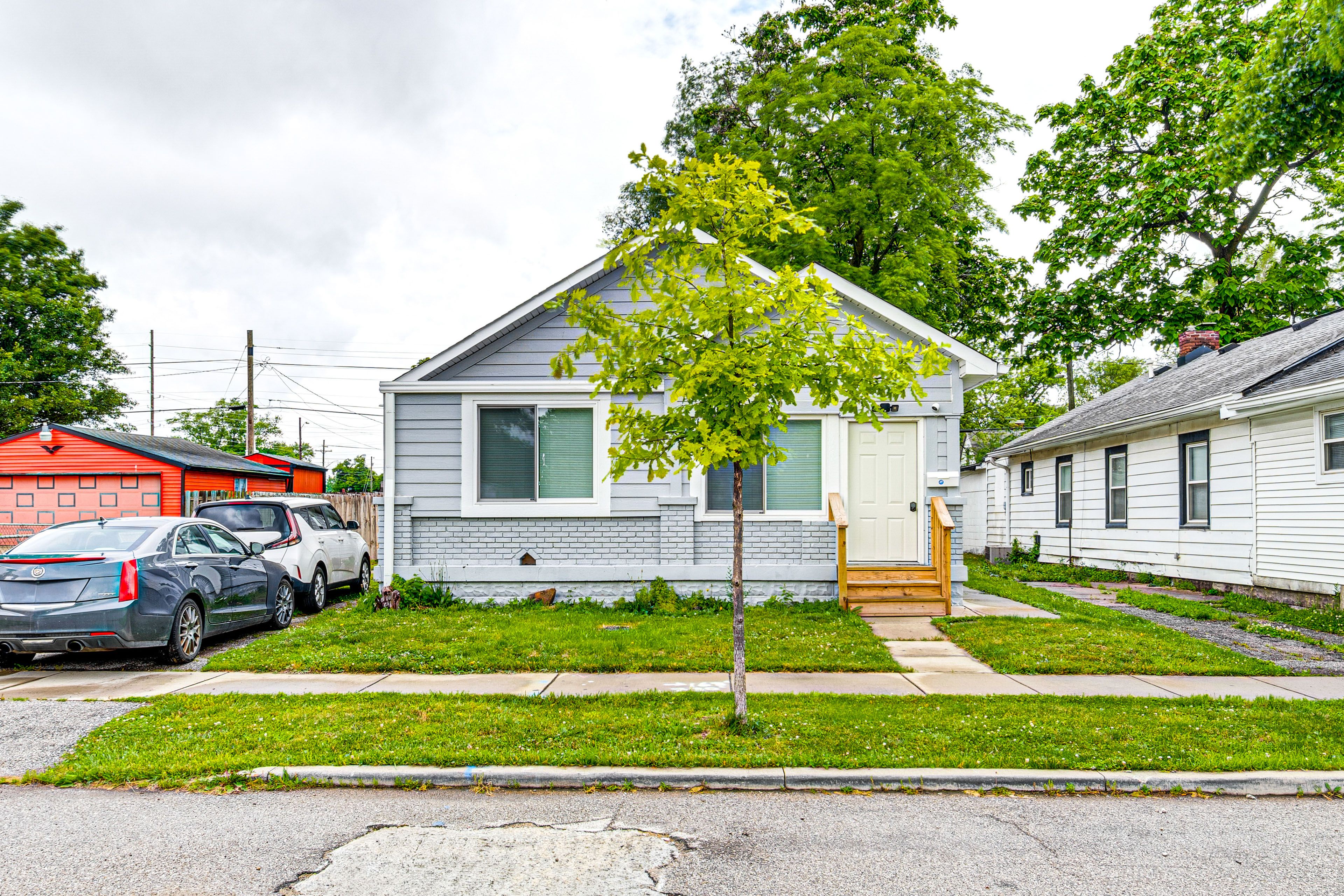 Parking | Driveway (1 Vehicle) | Free Street Parking (First-Come, First-Served)