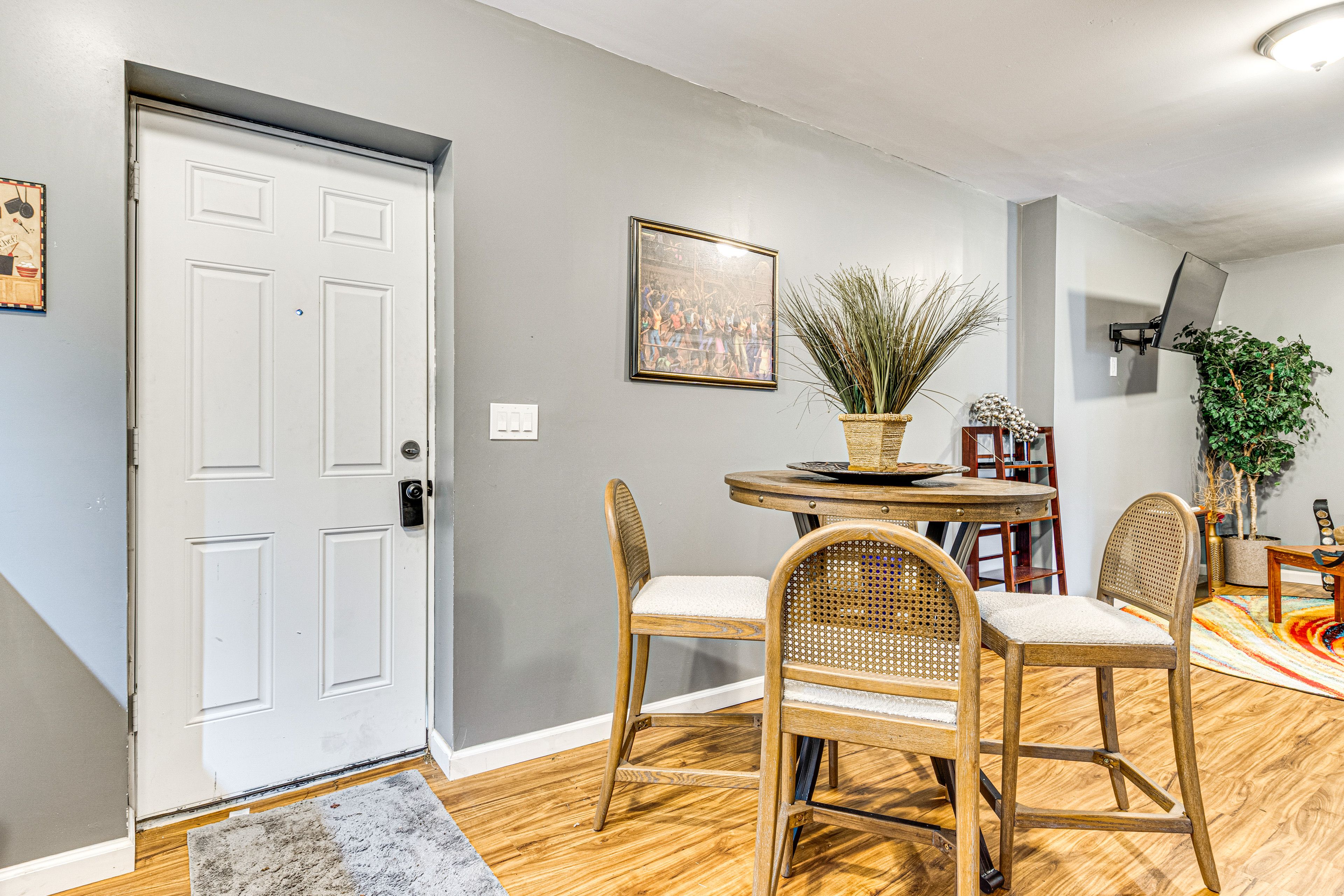 Dining Area | Dishware/Flatware