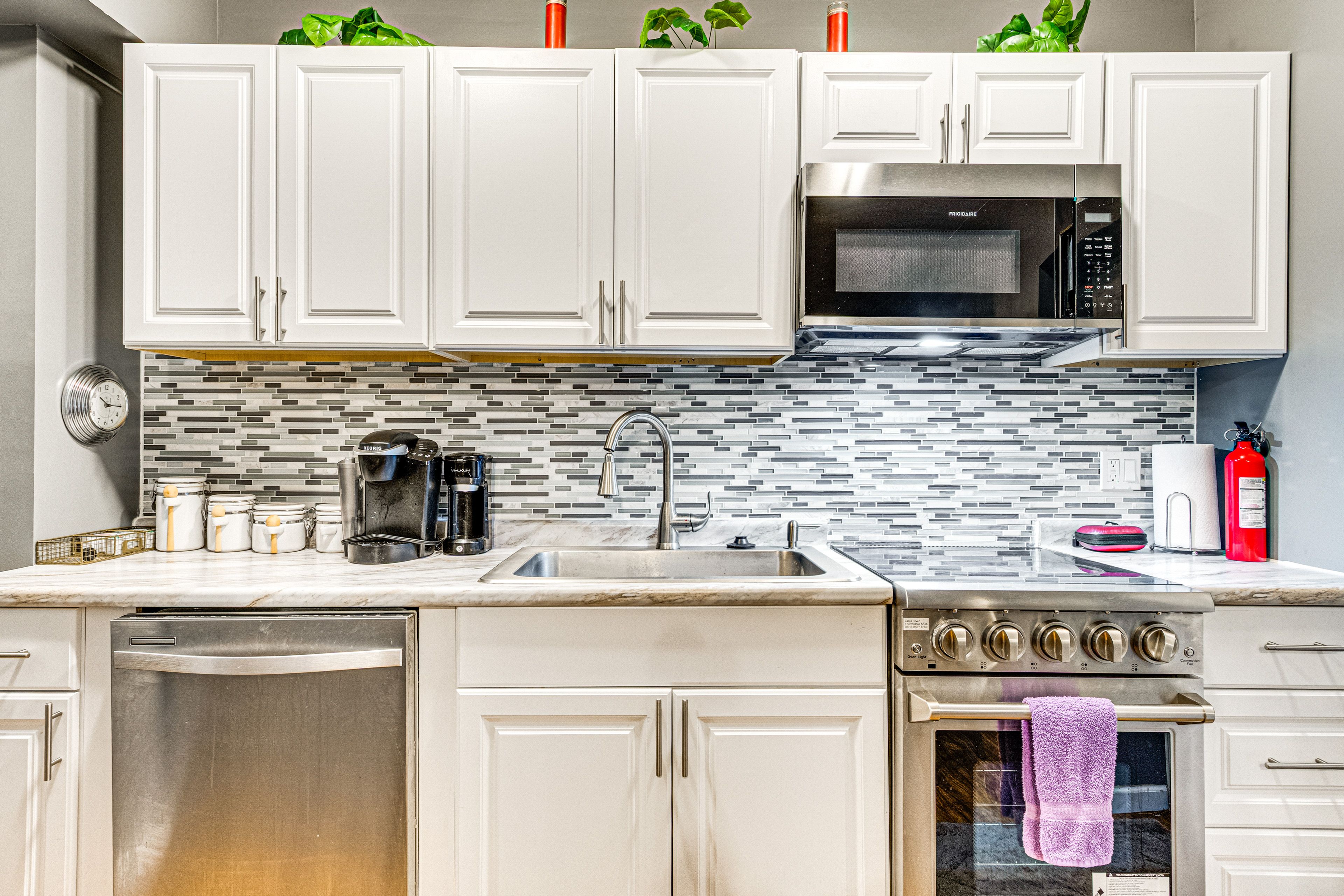 Kitchen | Refrigerator | Keurig & Drip Coffee Makers (Coffee Provided)