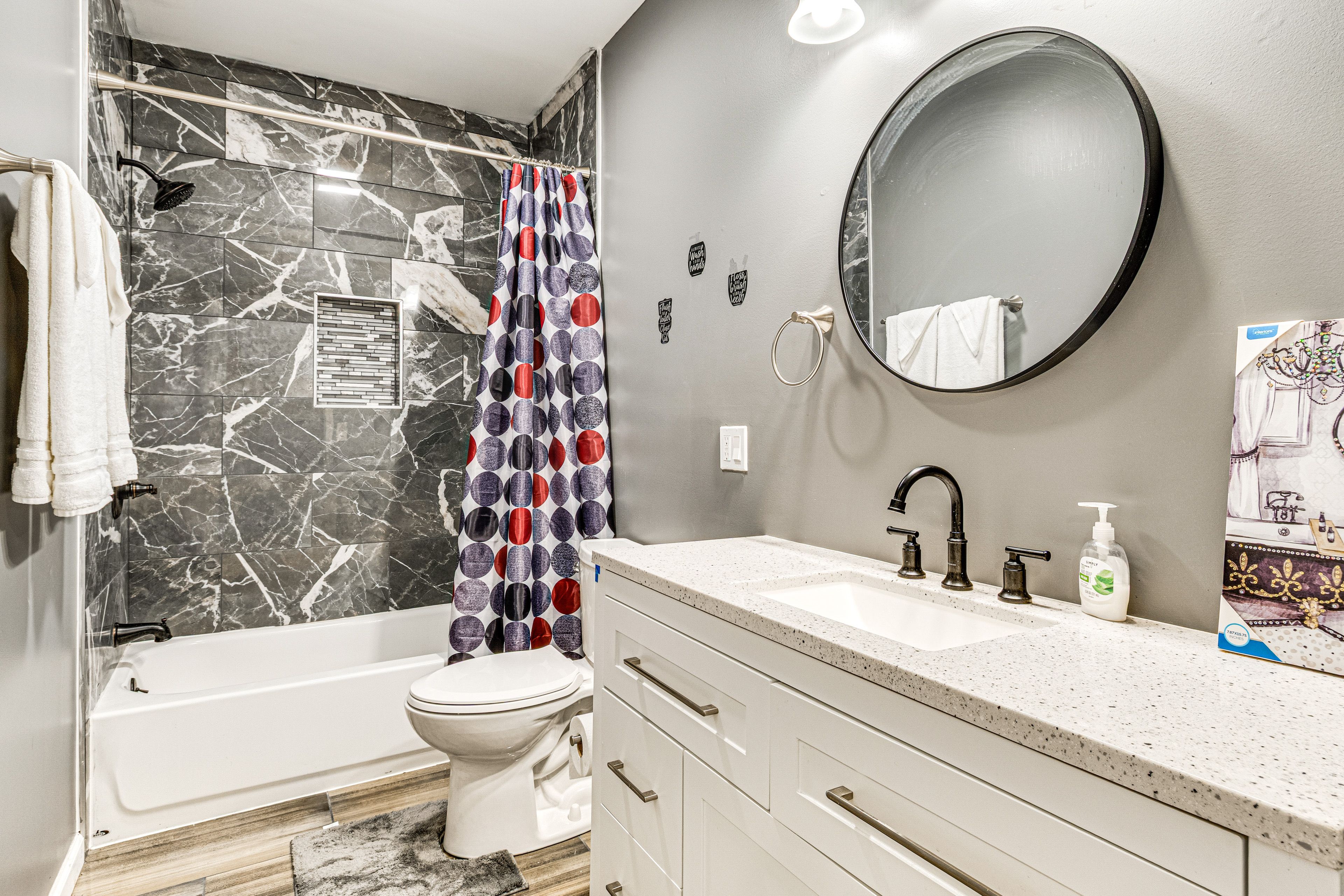 Full Bathroom | Towels Provided
