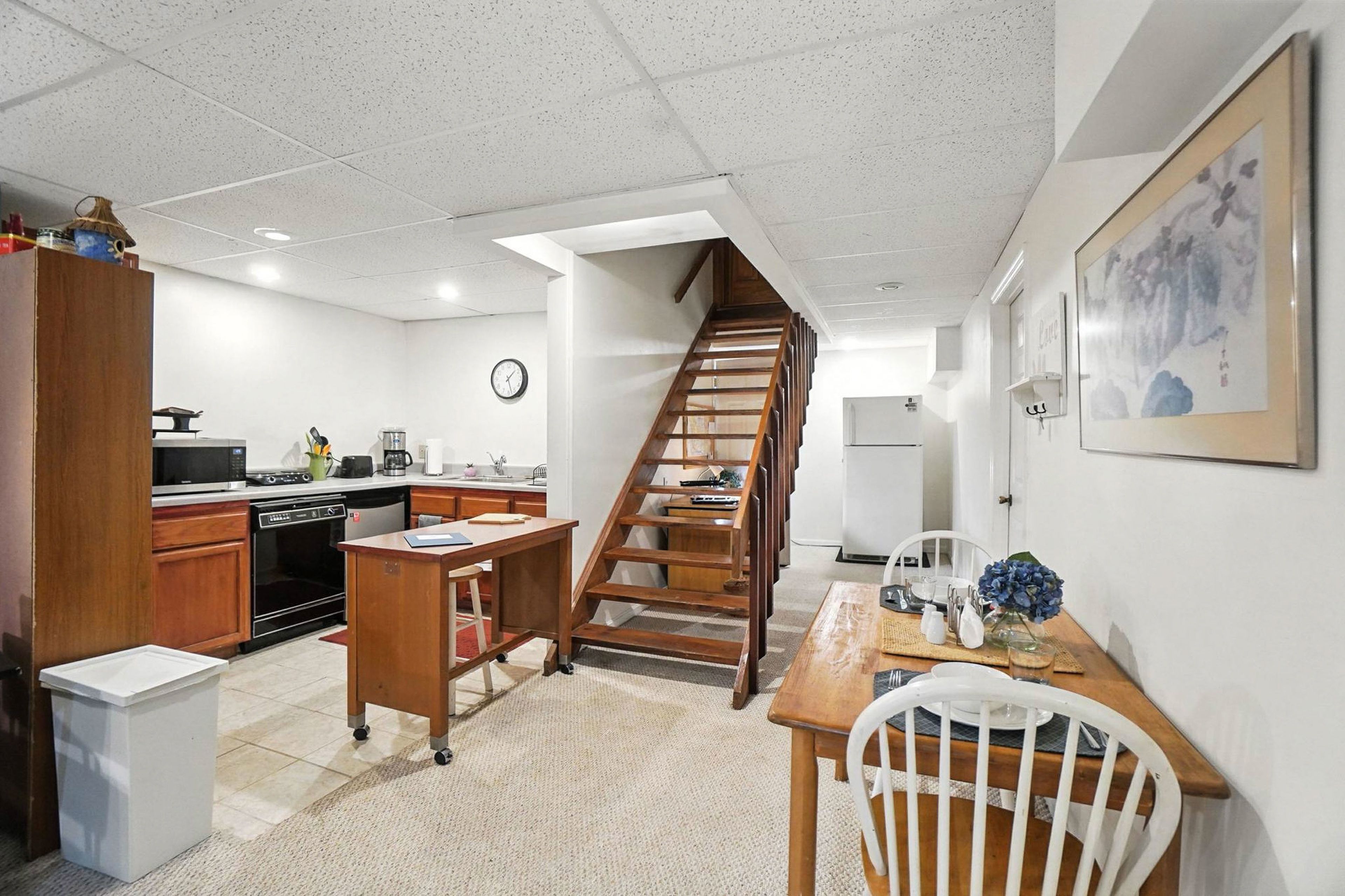 Dining Area | Dishware/Flatware