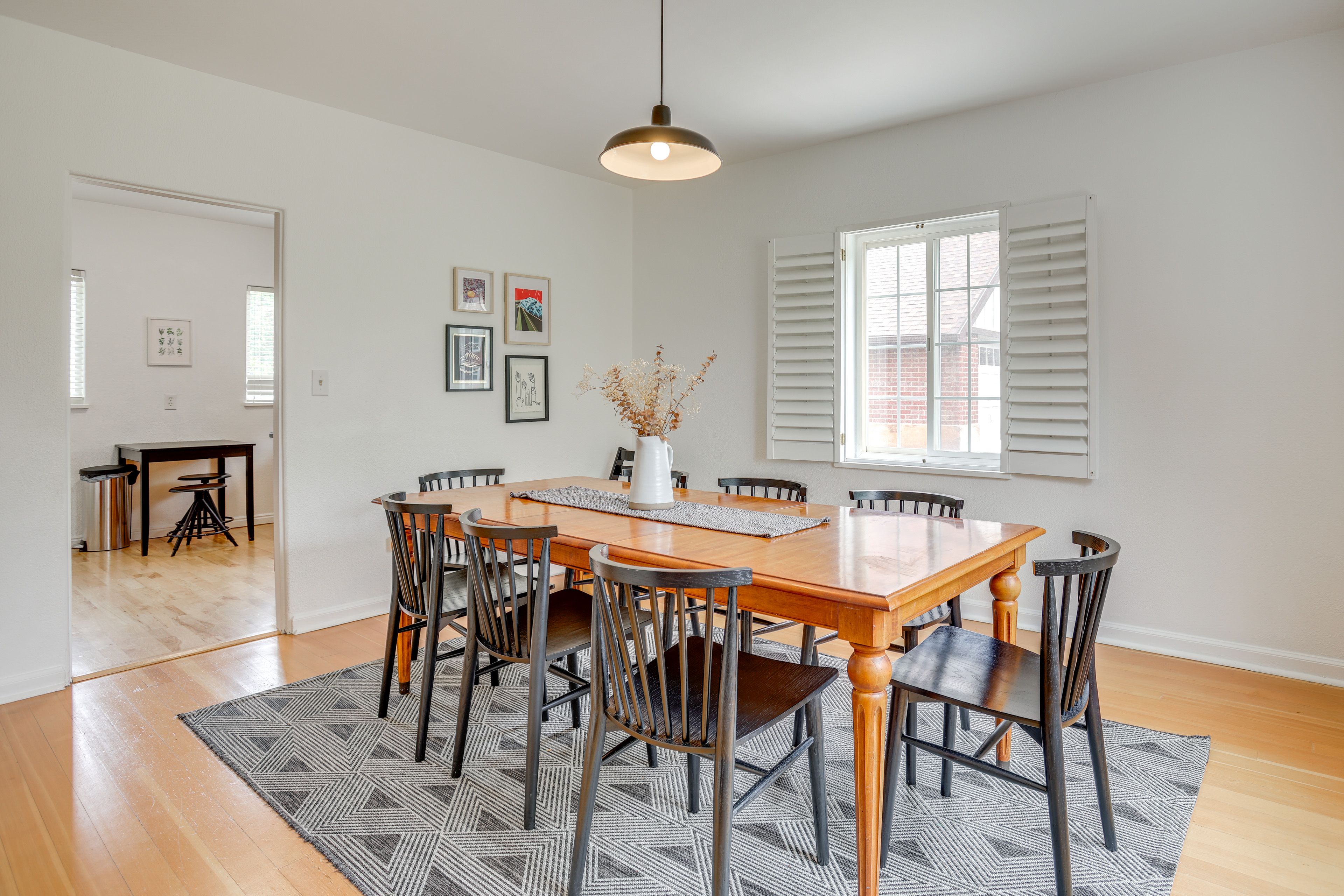 Dining Room | 1st Floor | Dishes & Flatware Provided