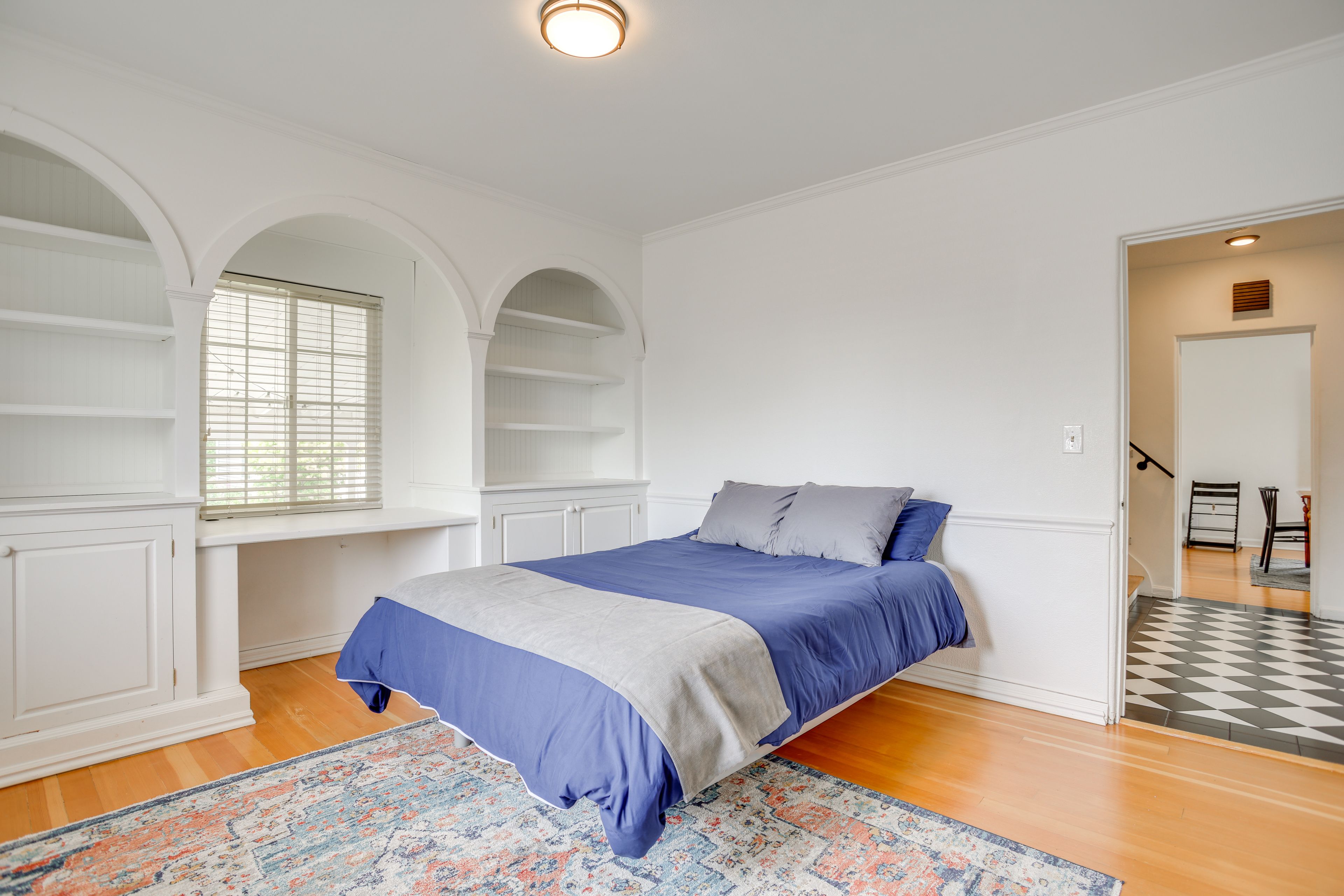 Bedroom 1 | Queen Bed | 1st Floor