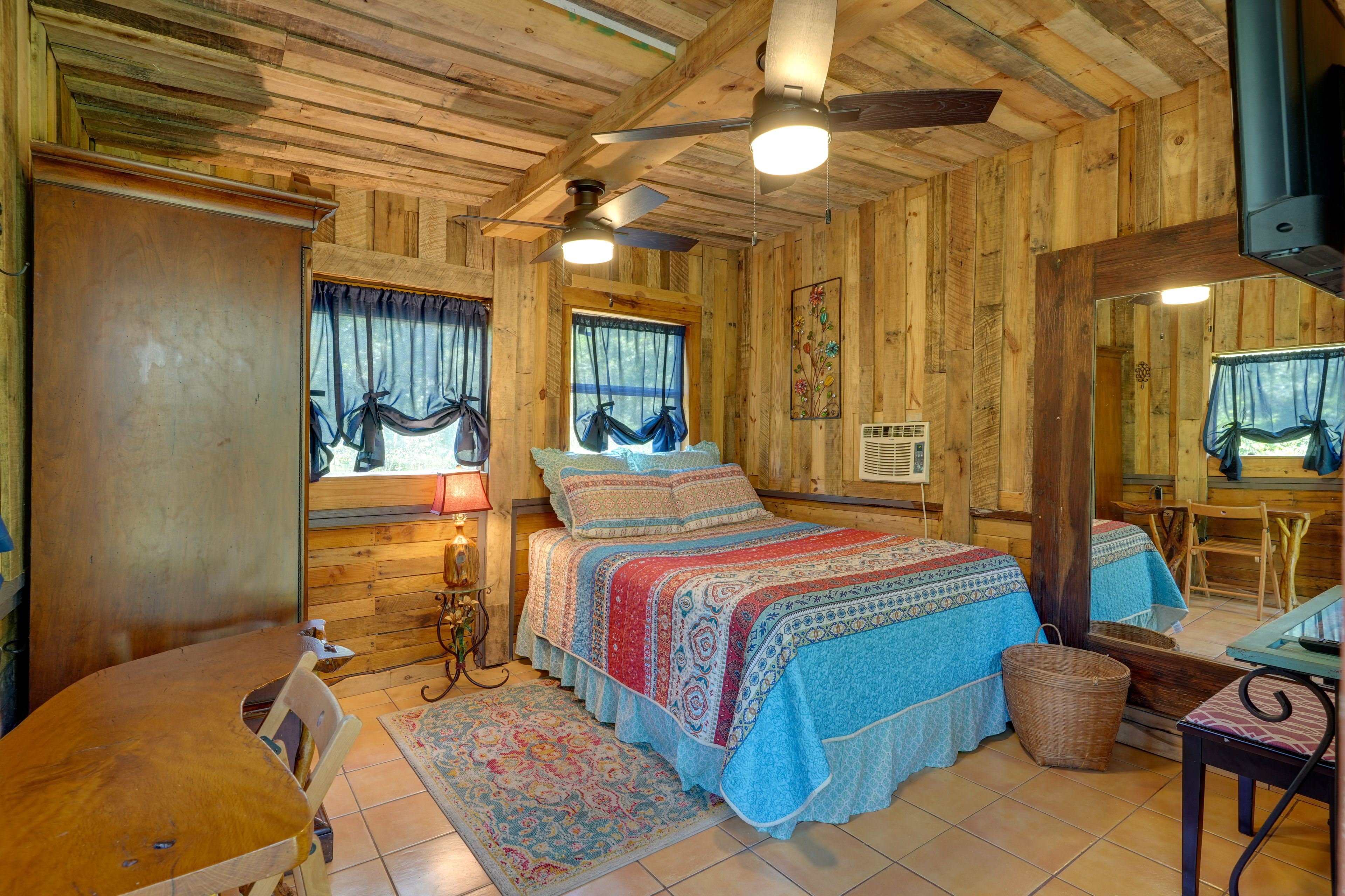Bedroom | Queen Bed | 2nd Floor