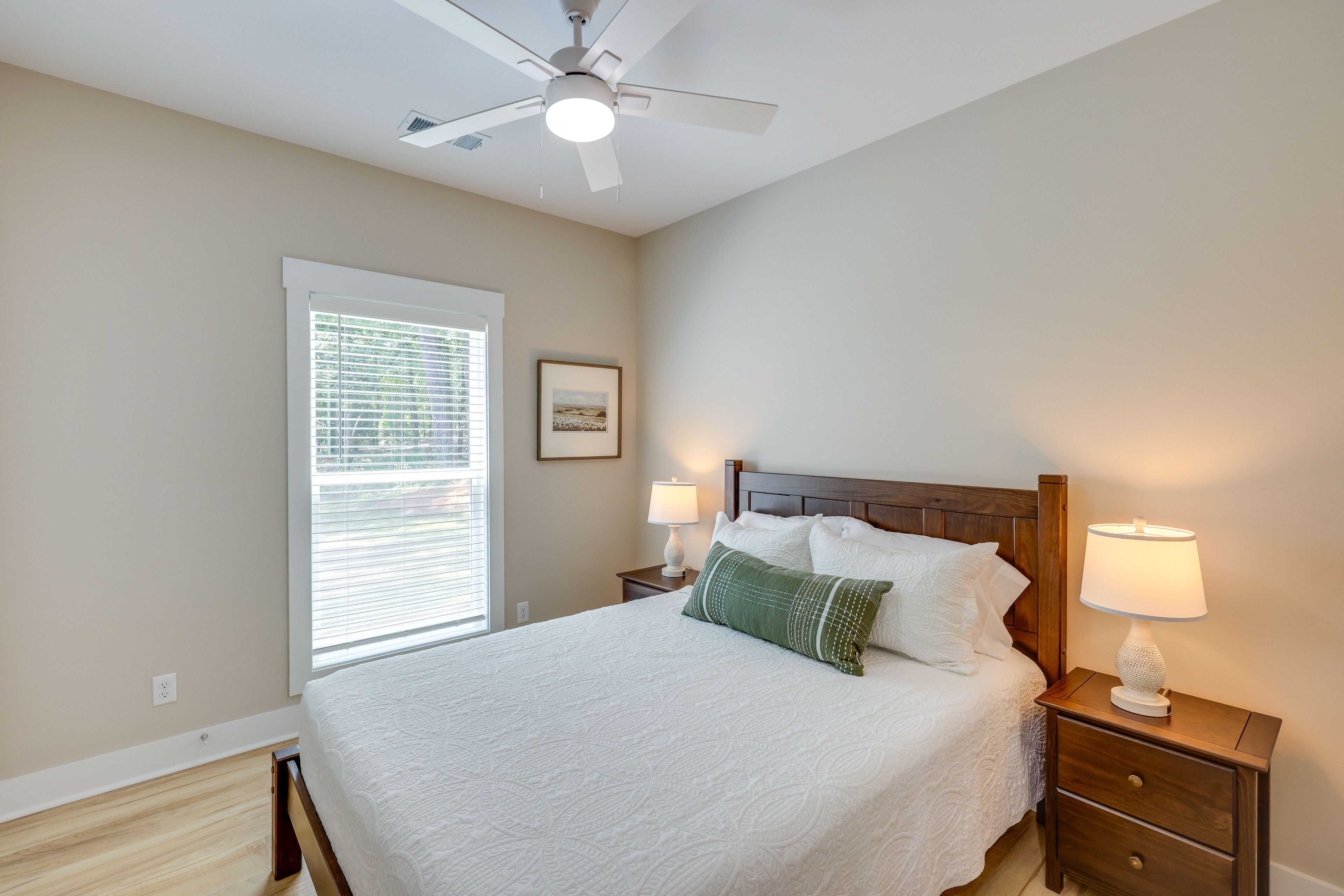 Bedroom 2 | Queen Bed