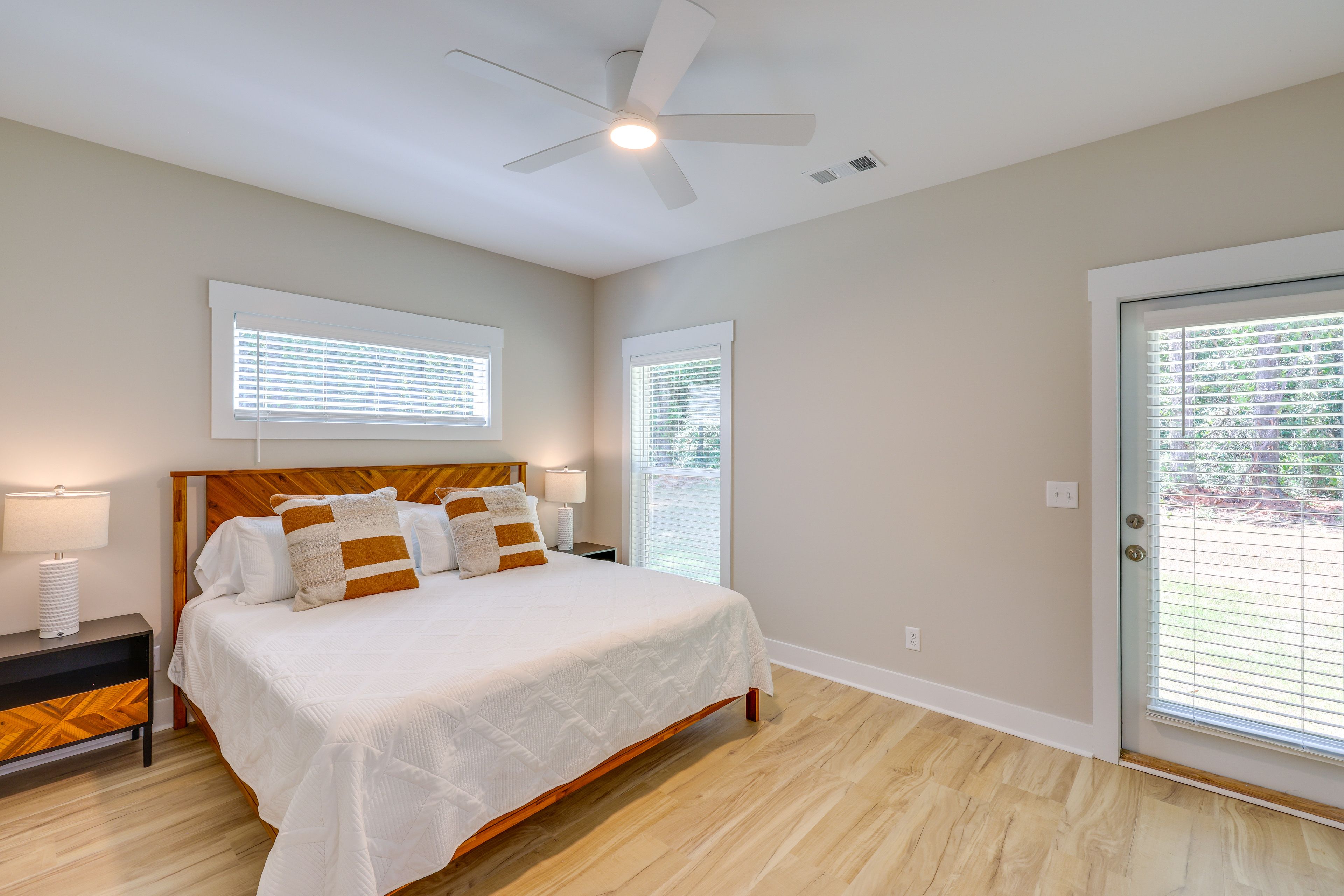Bedroom Suite 1 | King Bed | Smart TV