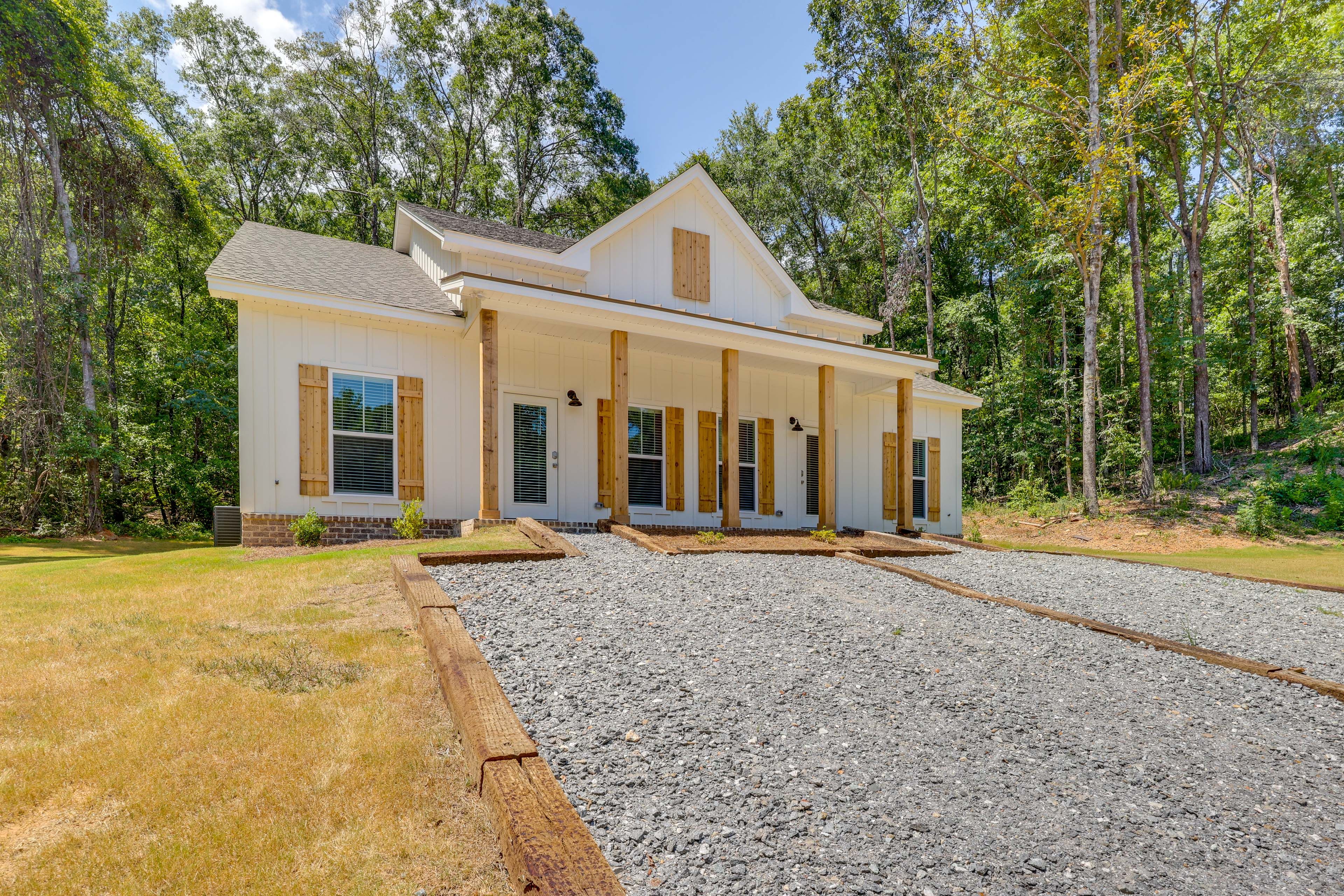 Parking | Sloped Gravel Driveway (2 Vehicles) | Cul-De-Sac Parking