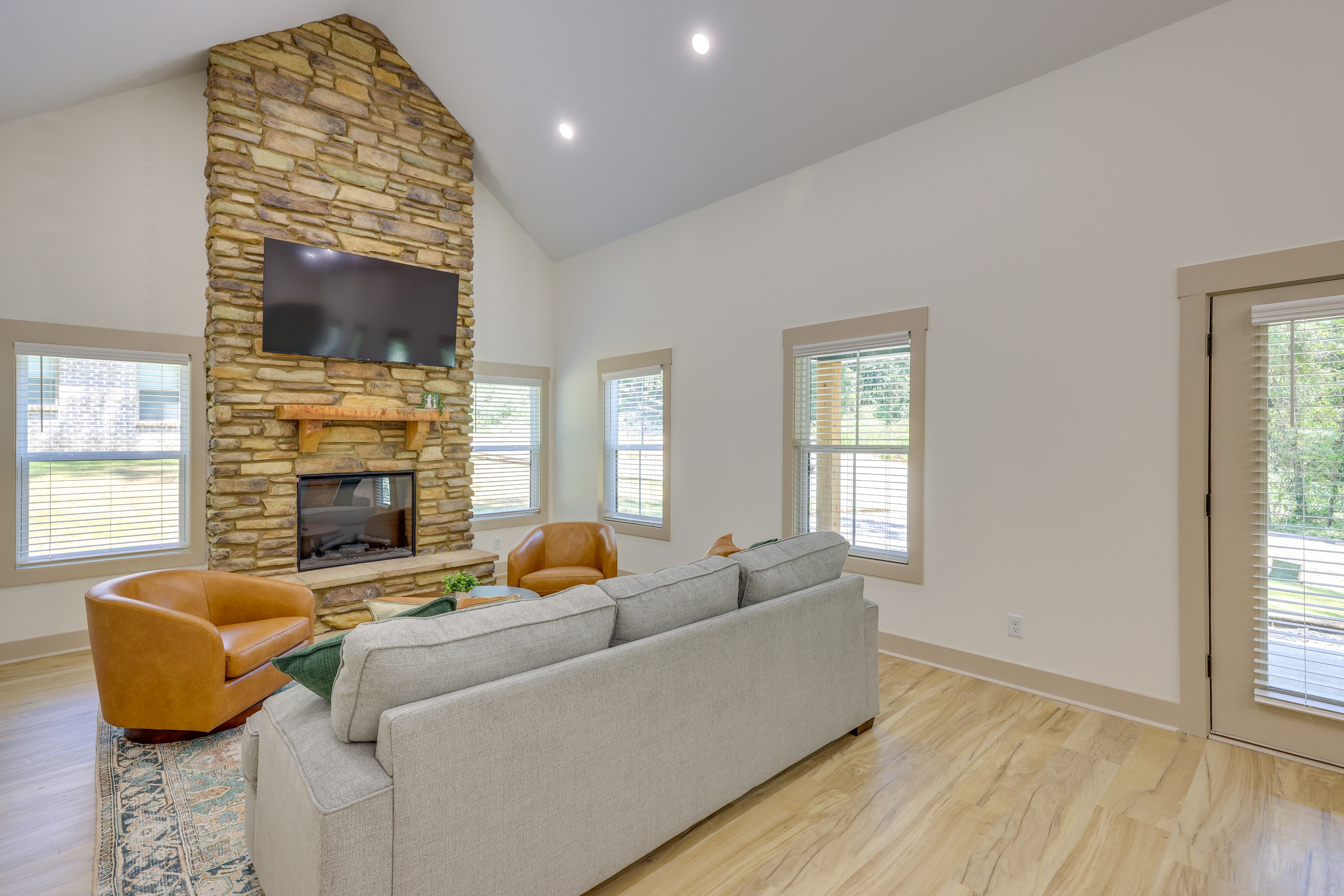 Interior | Central Heating & A/C | In-Unit Laundry | Free WiFi