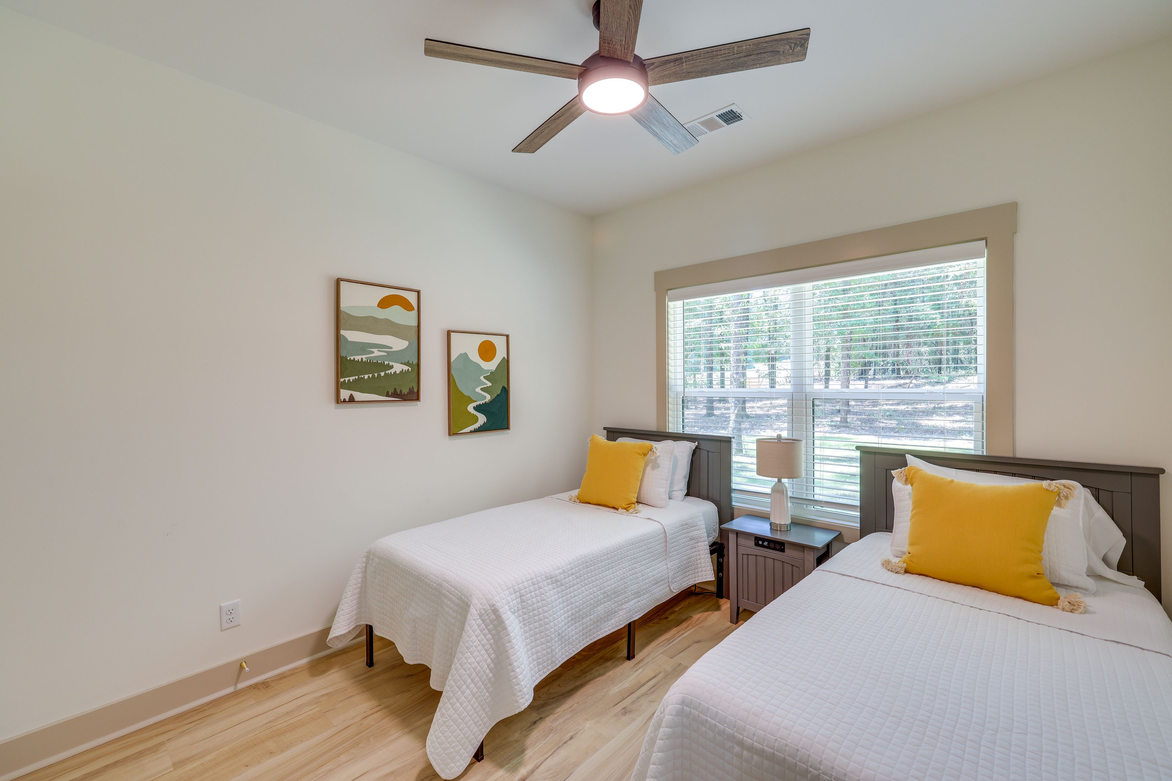 Bedroom 2 | 2 Twin Beds