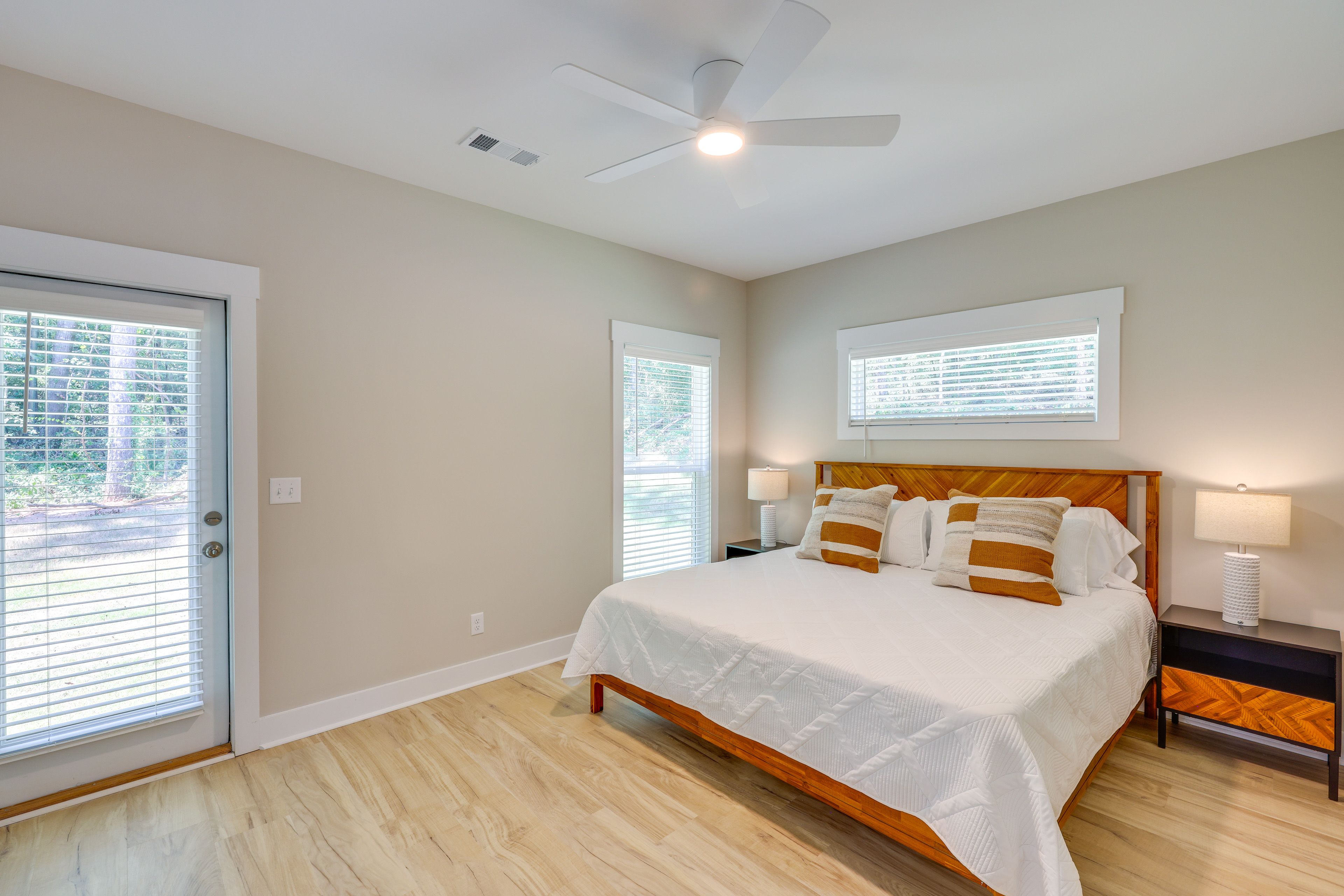 Bedroom 1 | King Bed | Smart TV | Linens Provided